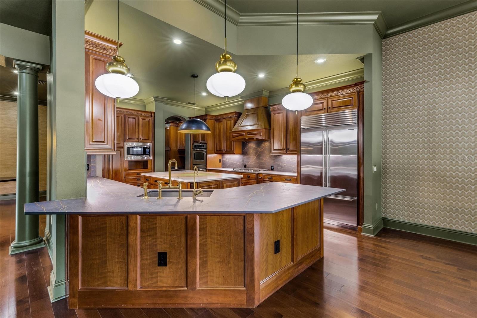 2734 BELLERIVE DR