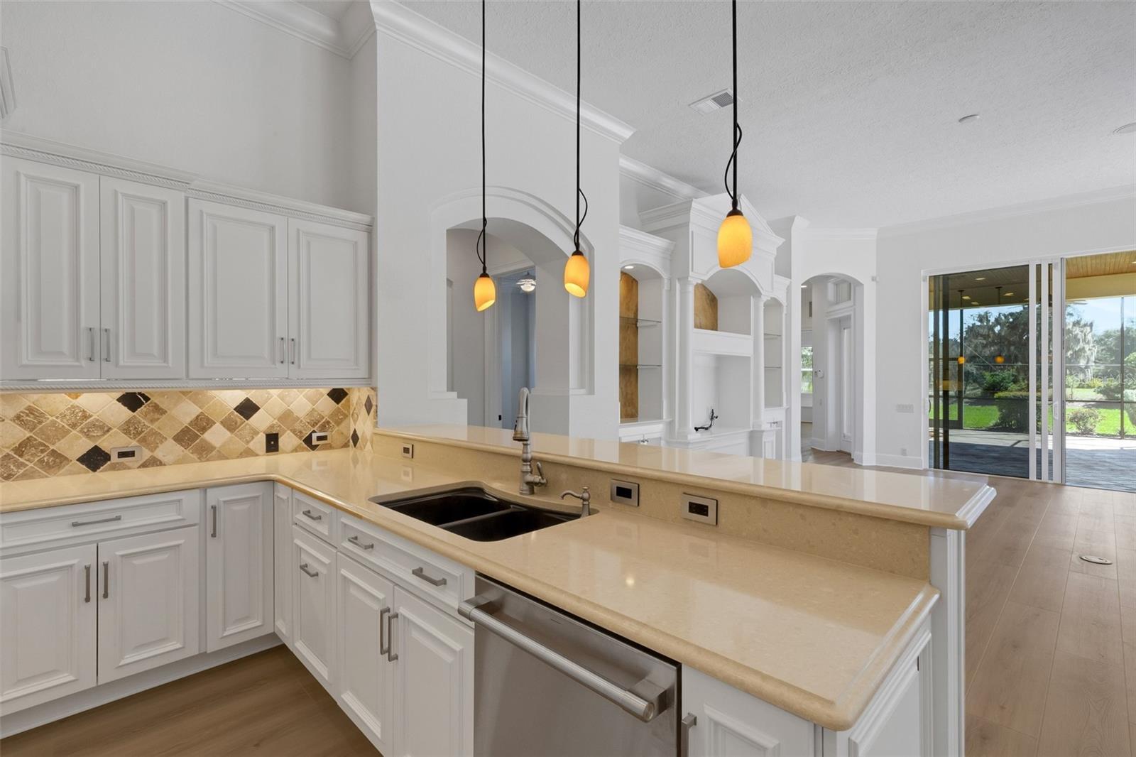 6562 EAGLE VIEW LOOP