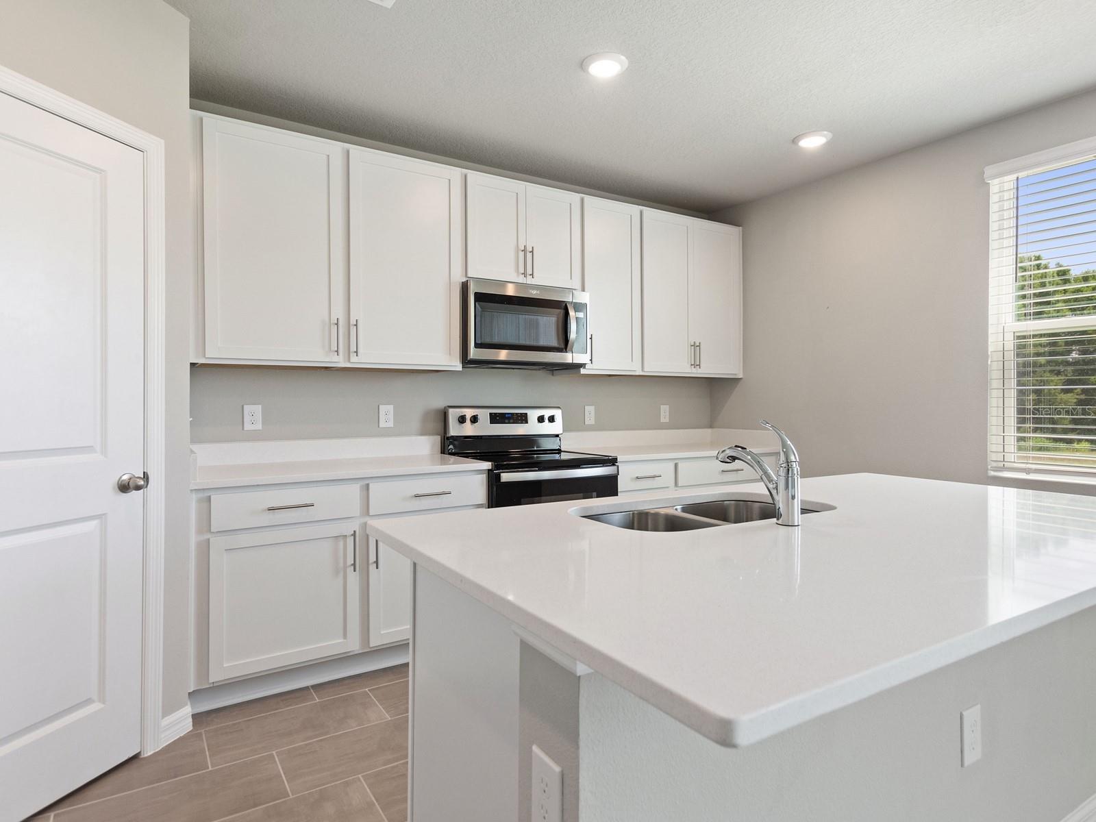 1208 OAK VALLEY DR