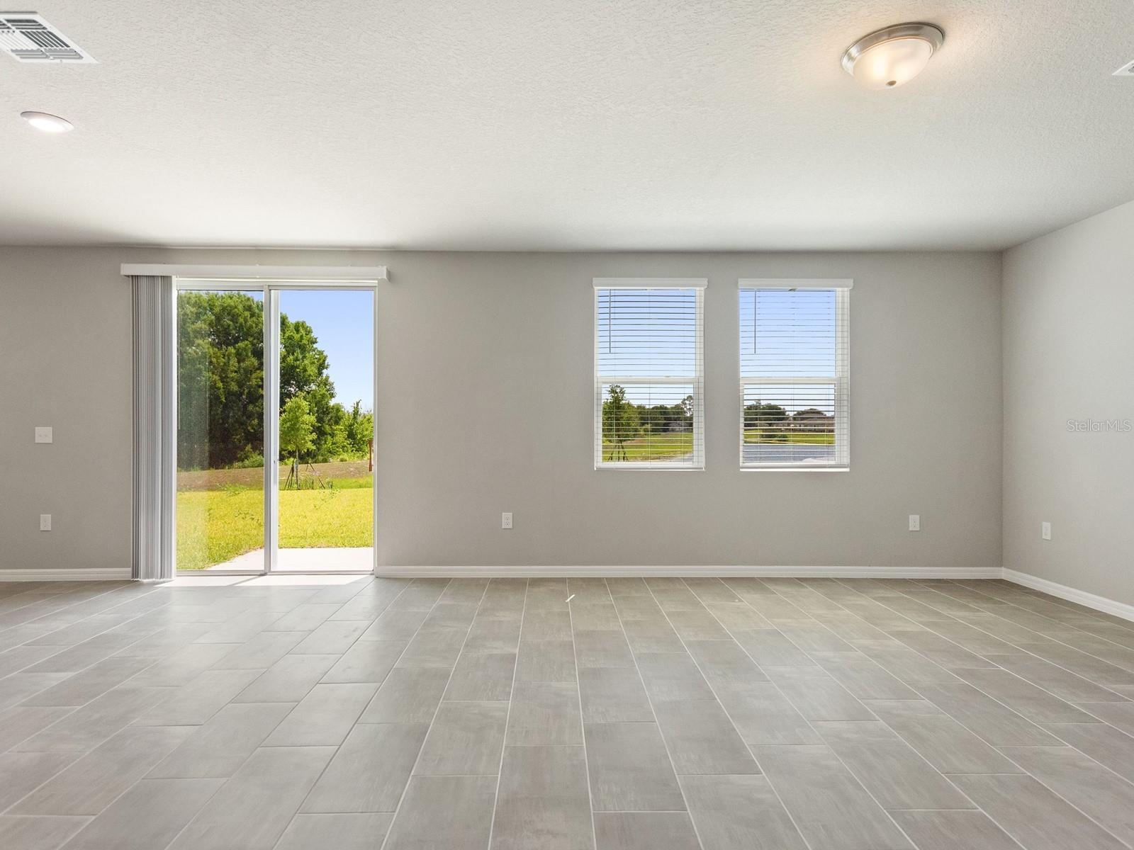 1208 OAK VALLEY DR