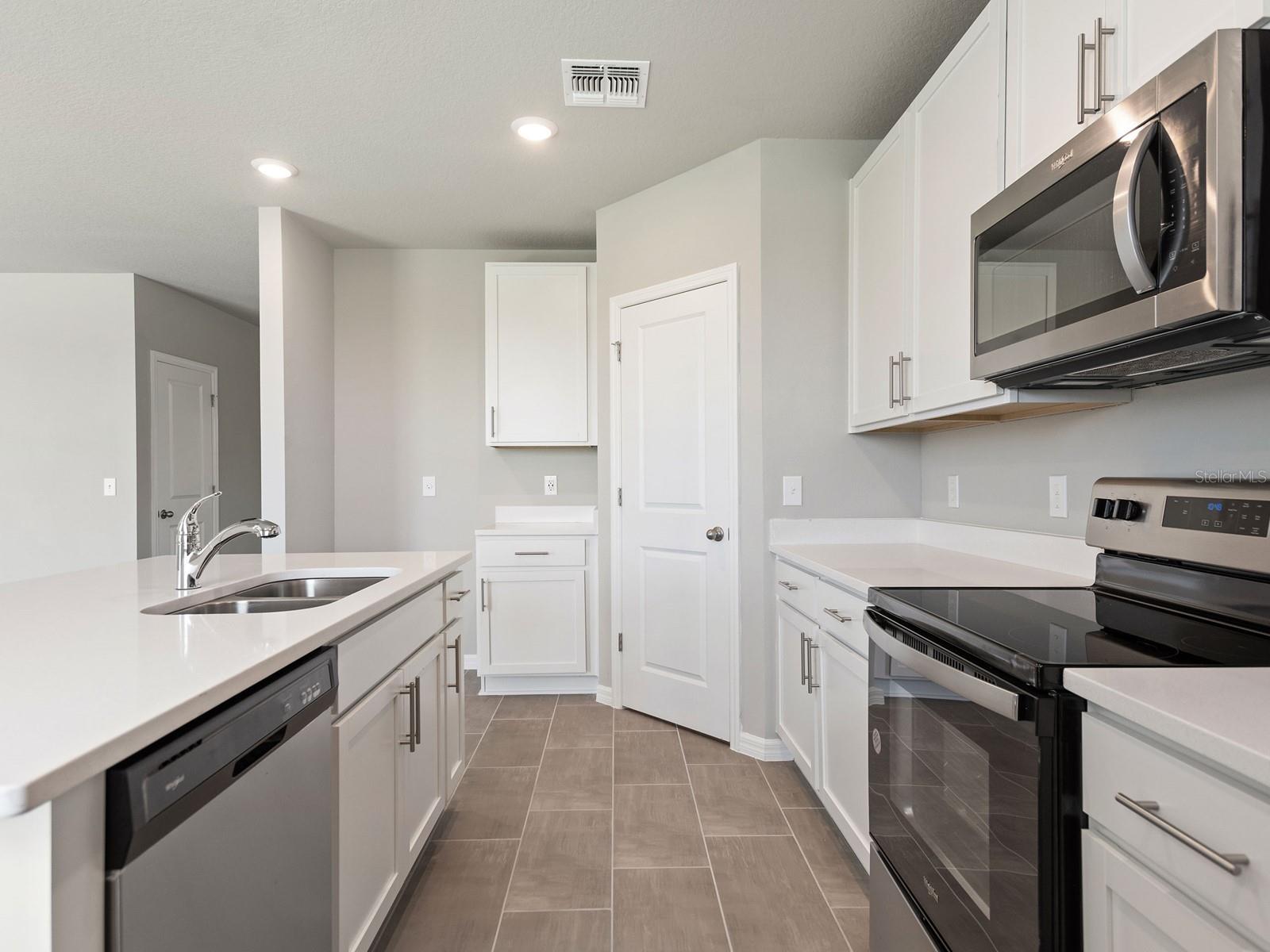 1208 OAK VALLEY DR