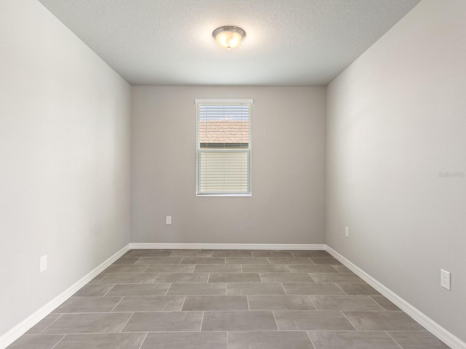 1208 OAK VALLEY DR