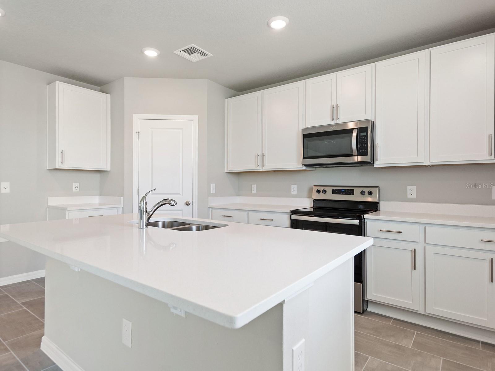 1208 OAK VALLEY DR