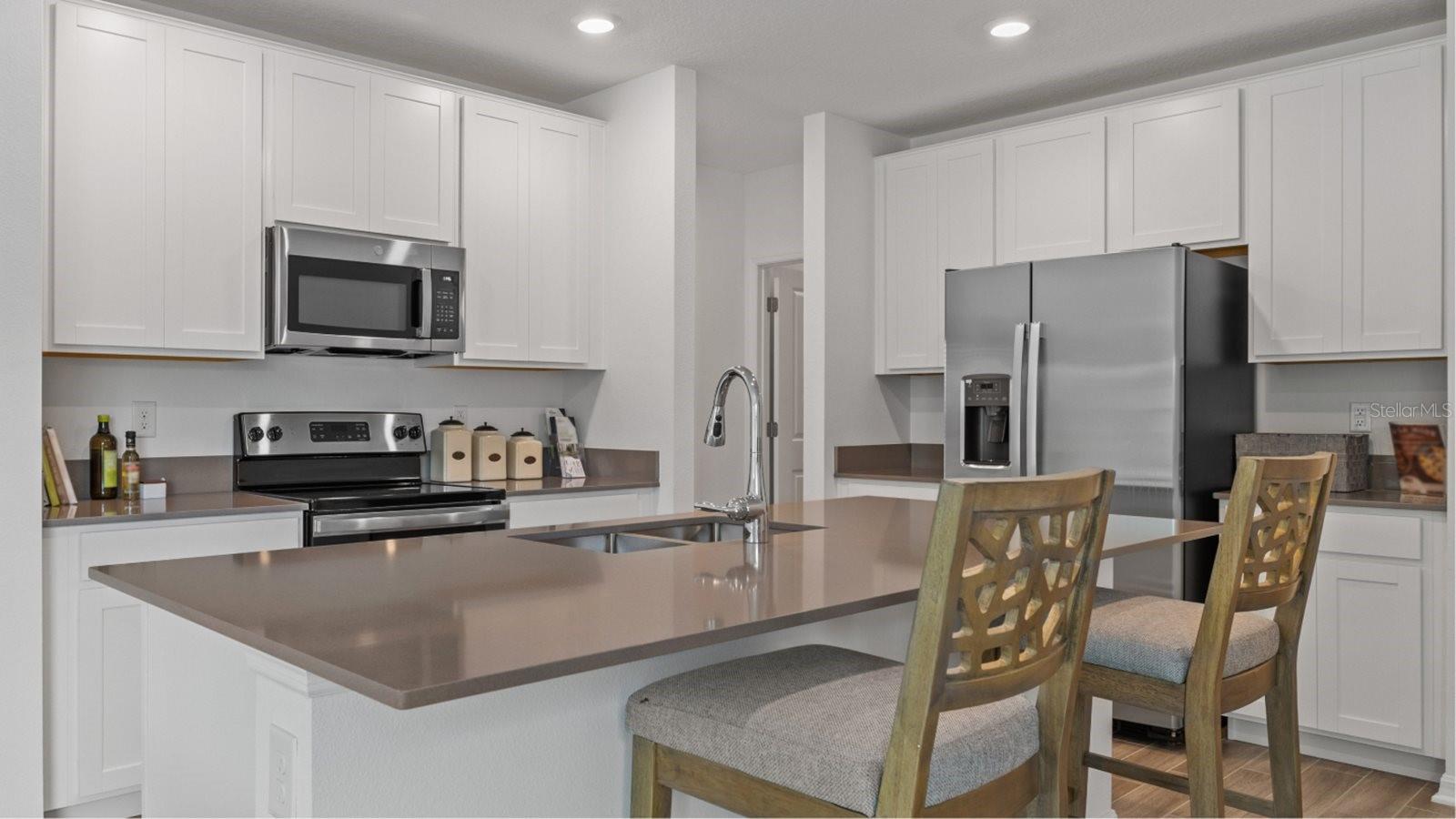 1402 DEEPWATER CIR