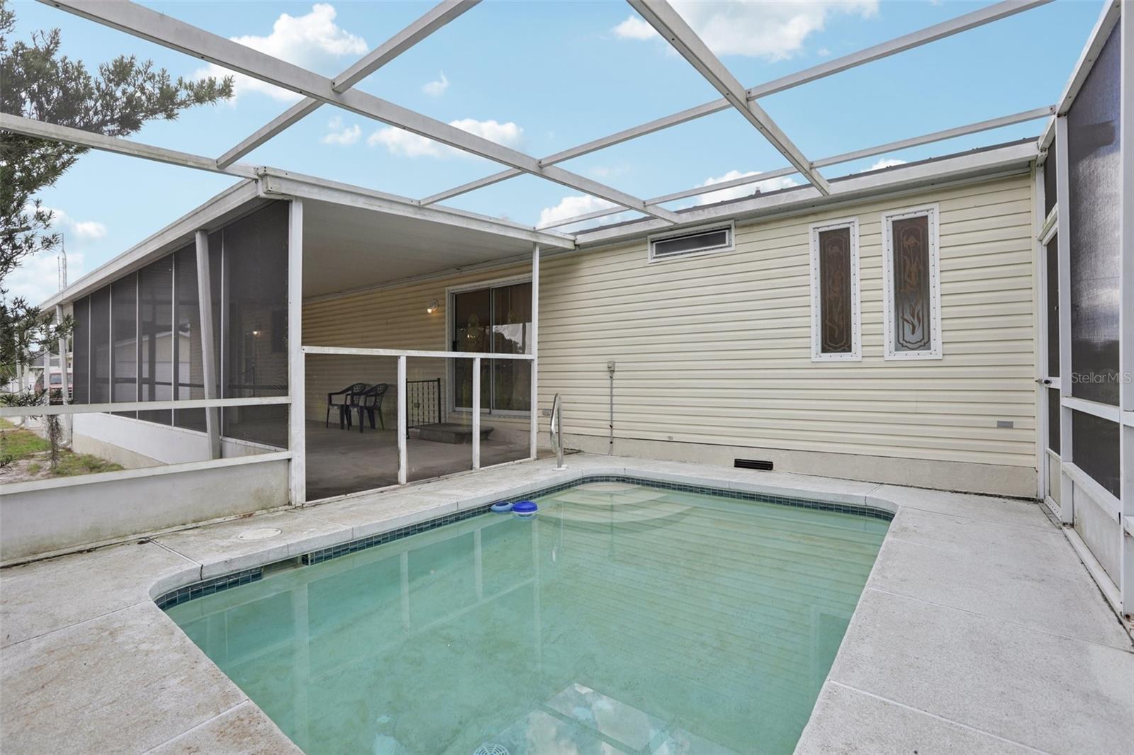 102 THORNHILL ESTATES DR S