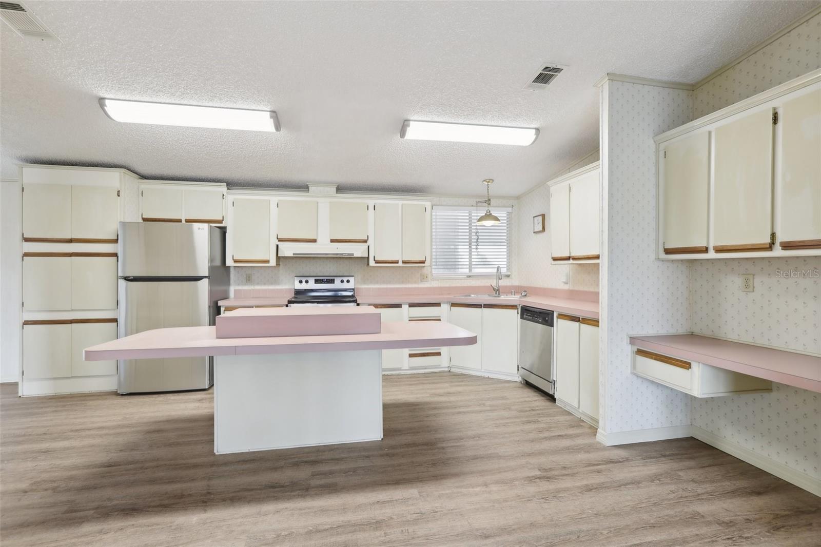 102 THORNHILL ESTATES DR S