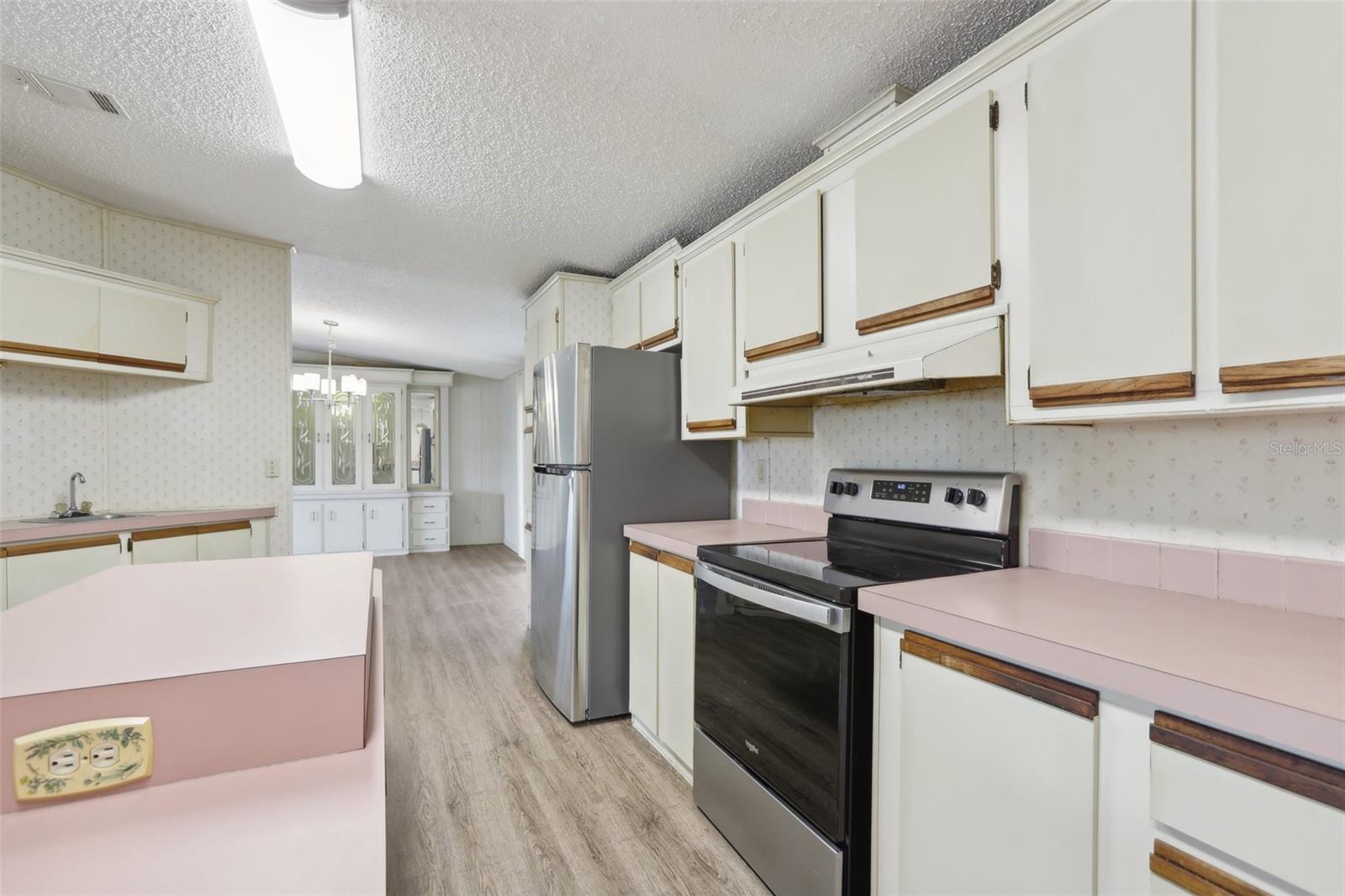 102 THORNHILL ESTATES DR S