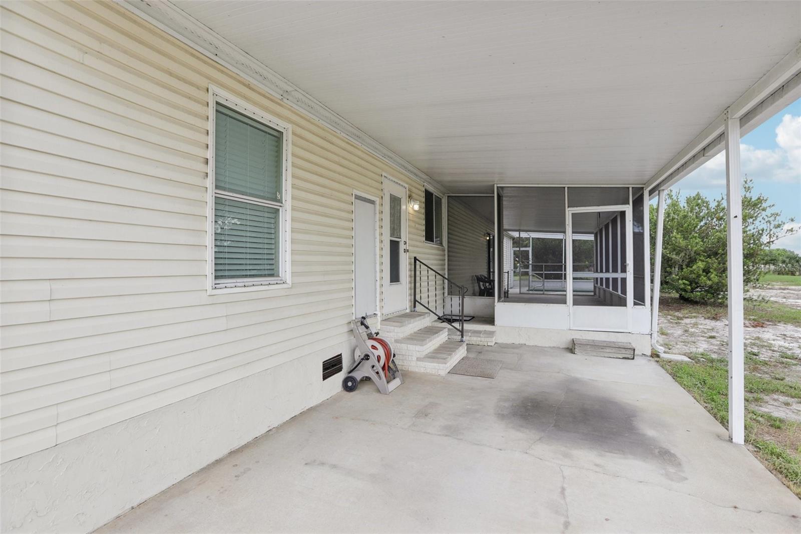 102 THORNHILL ESTATES DR S