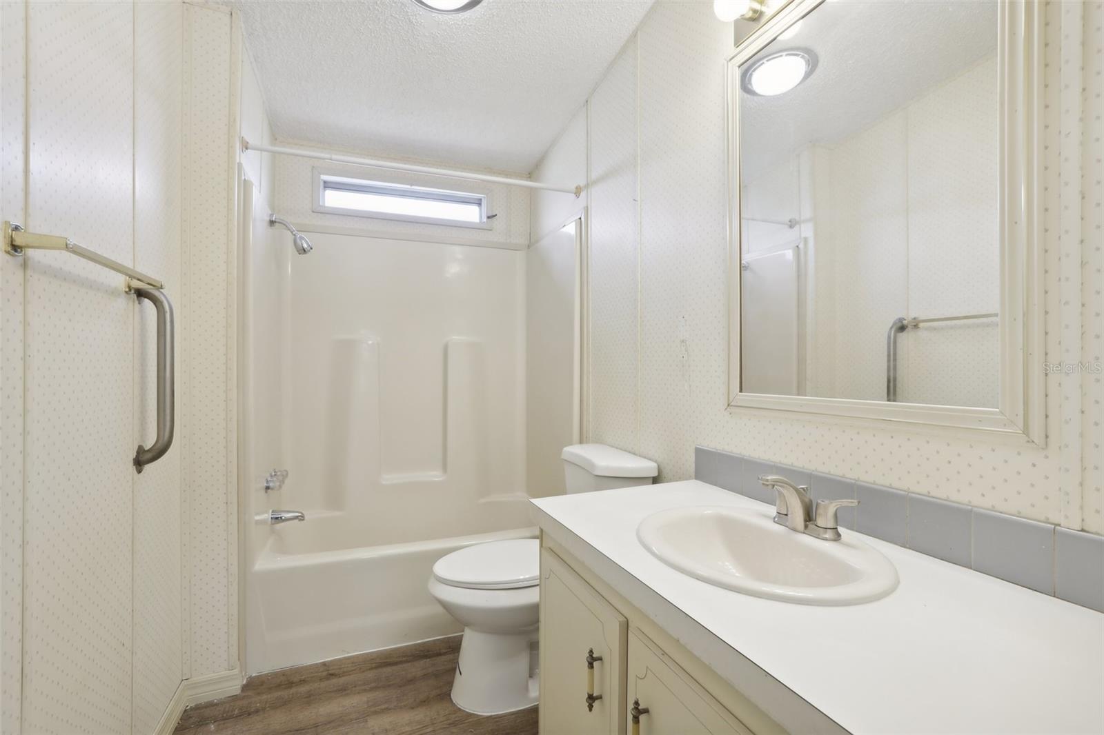102 THORNHILL ESTATES DR S