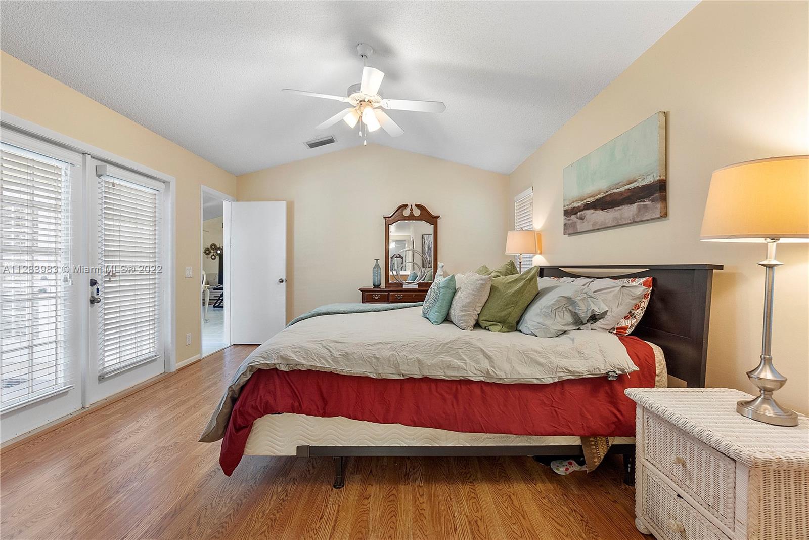169 E Bayridge Dr