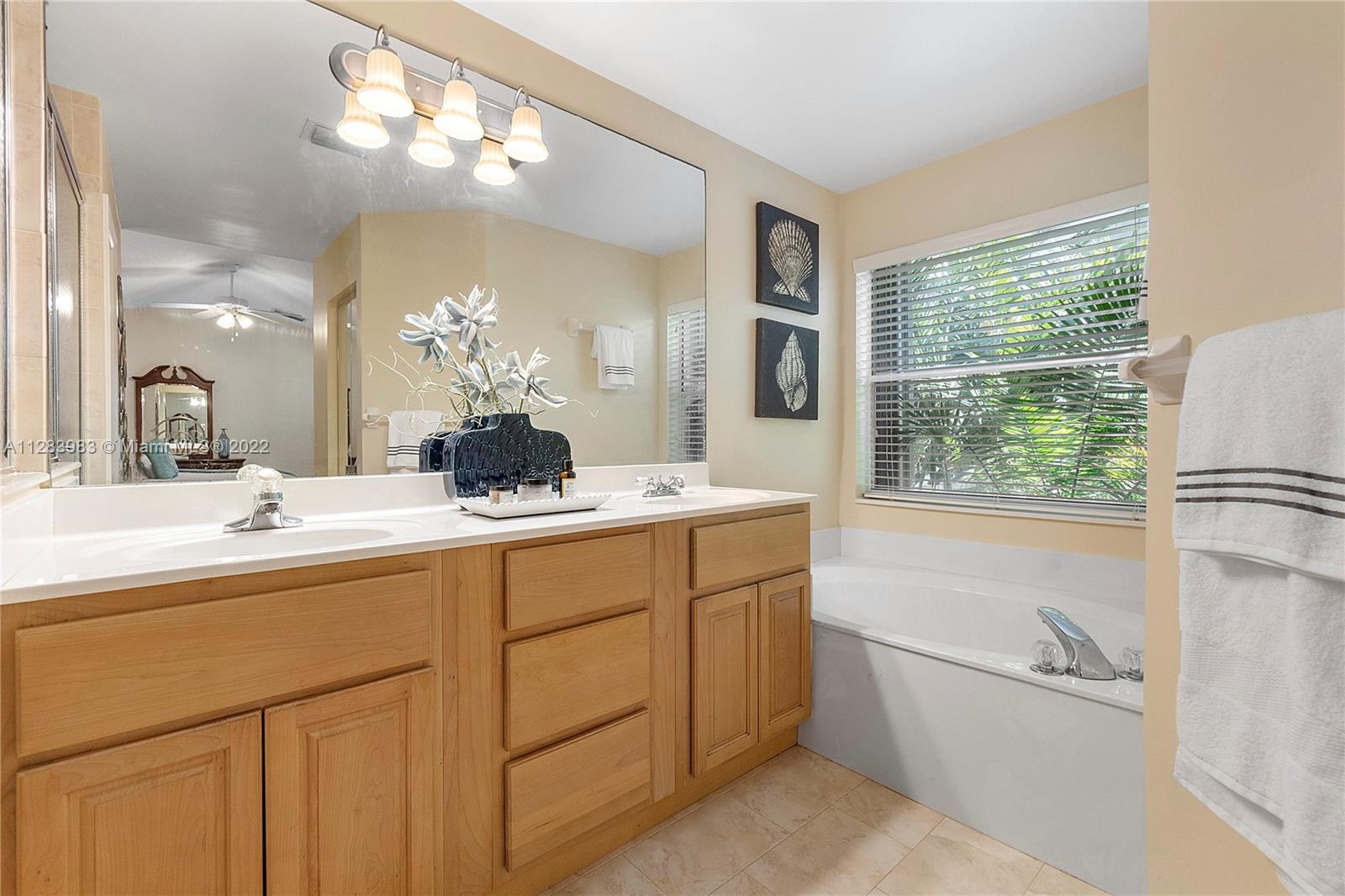 169 E Bayridge Dr
