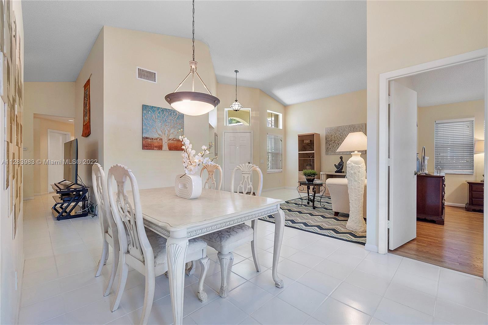 169 E Bayridge Dr