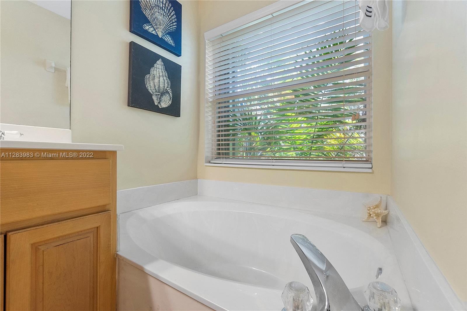 169 E Bayridge Dr