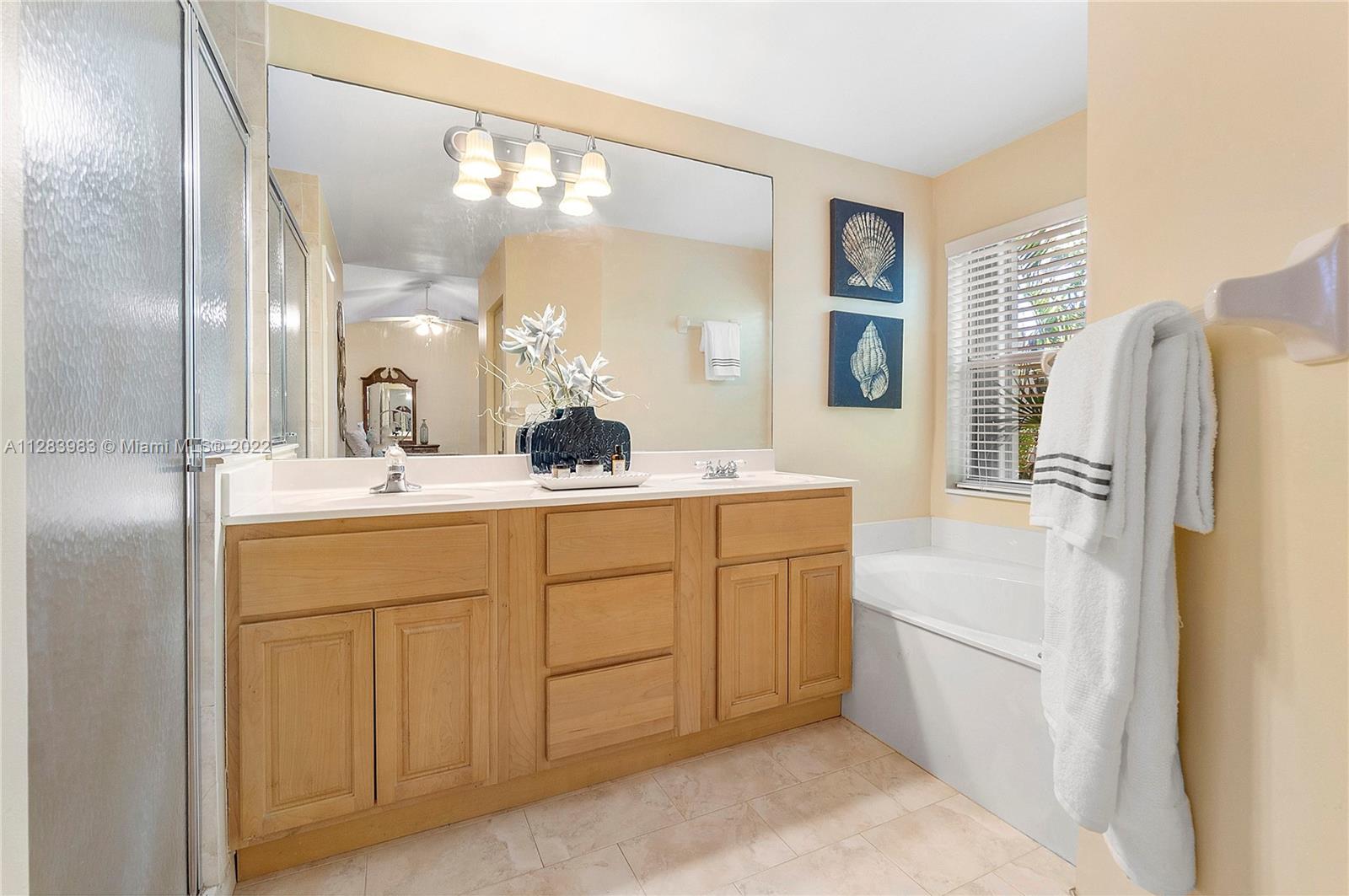 169 E Bayridge Dr