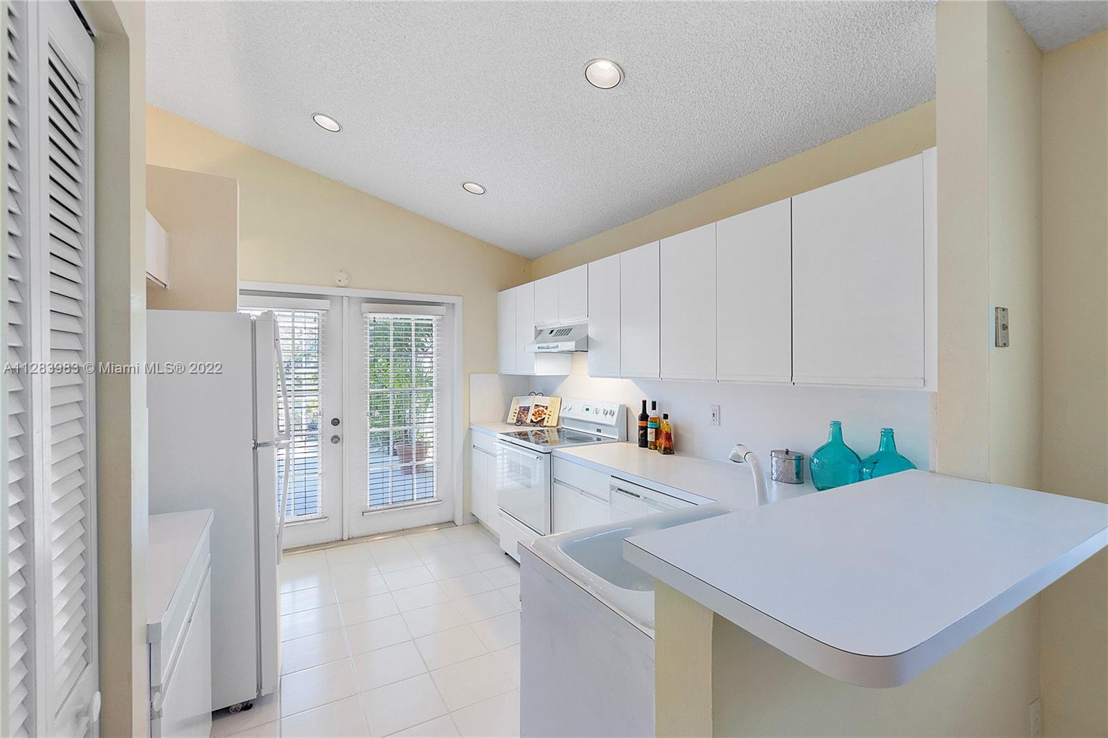 169 E Bayridge Dr