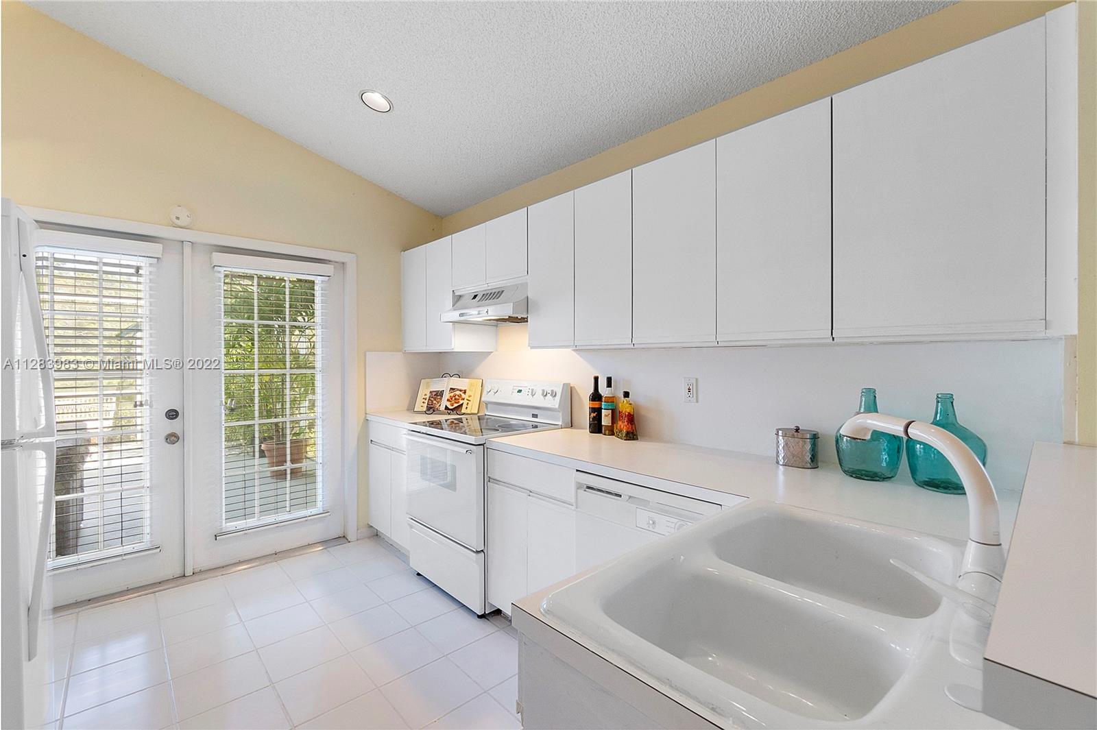 169 E Bayridge Dr