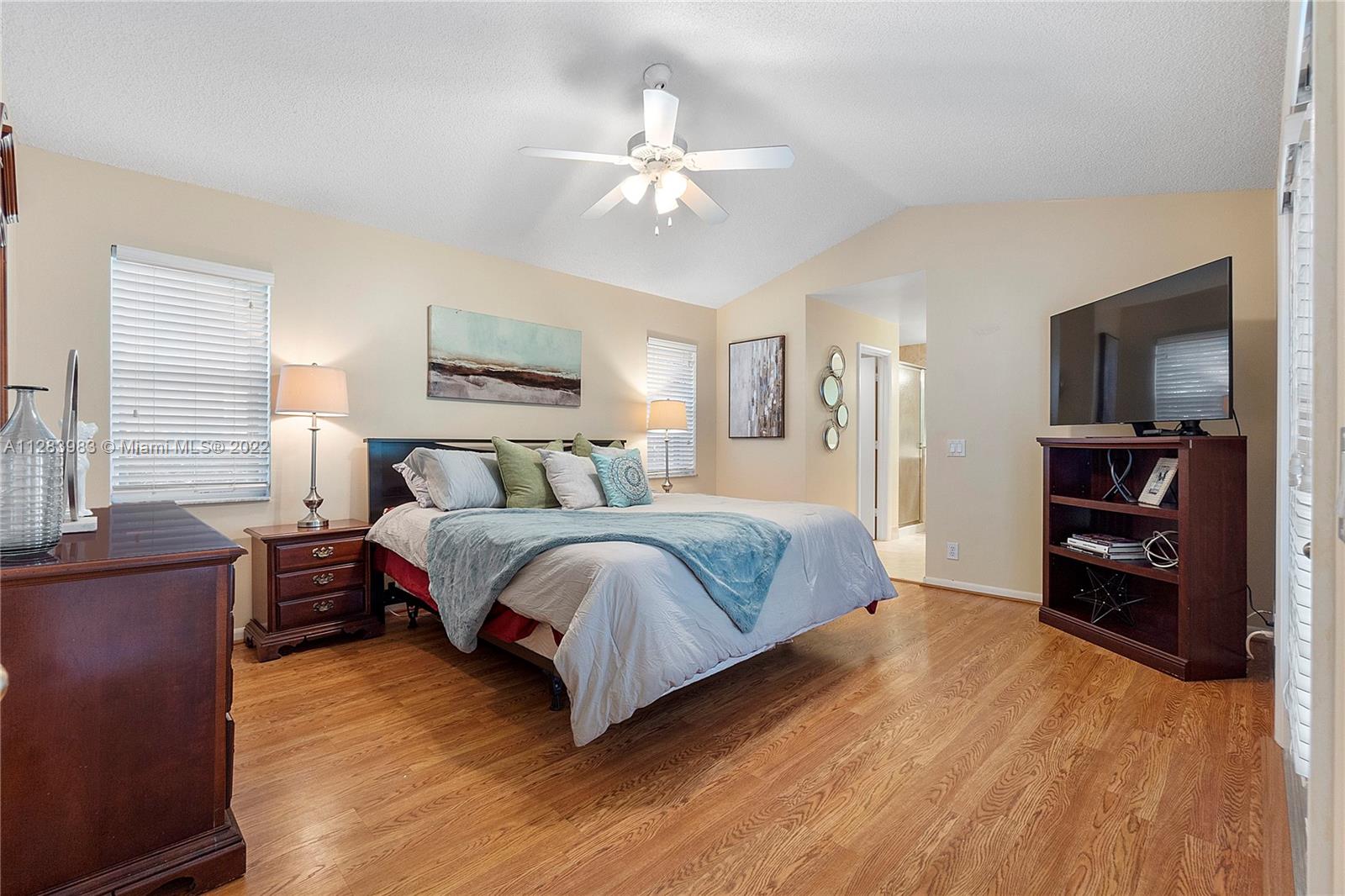 169 E Bayridge Dr