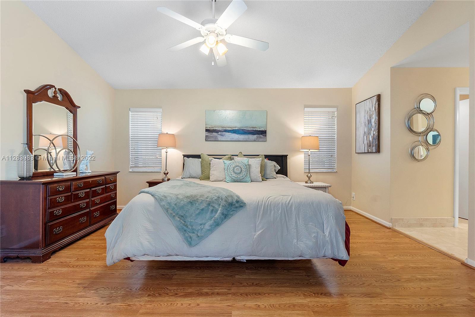 169 E Bayridge Dr