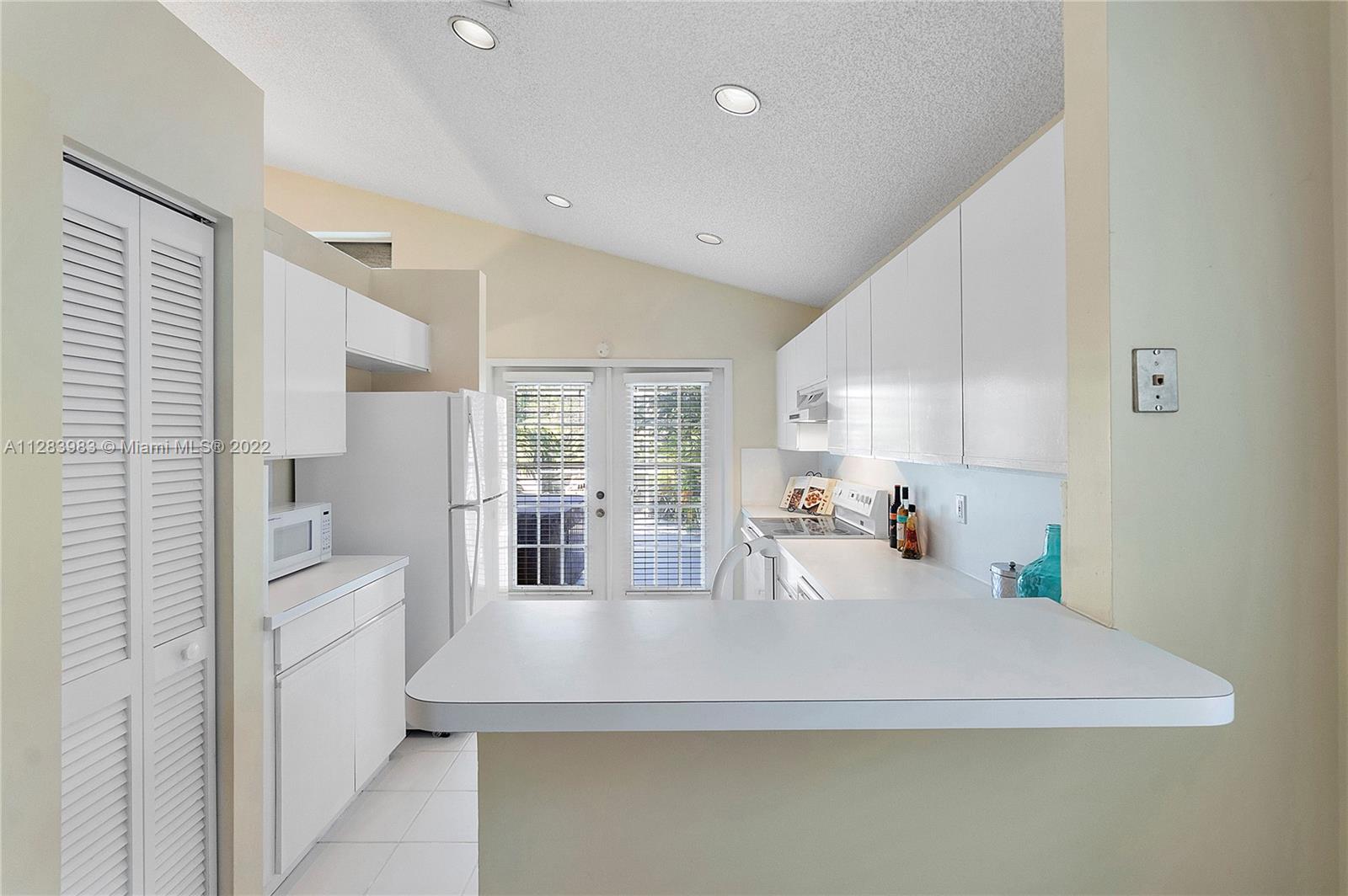169 E Bayridge Dr