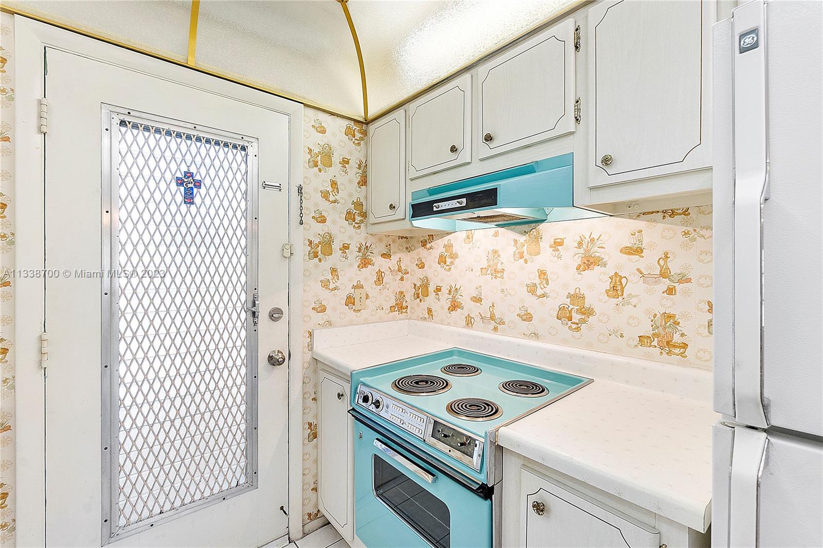 1450 E Sample Rd # 209