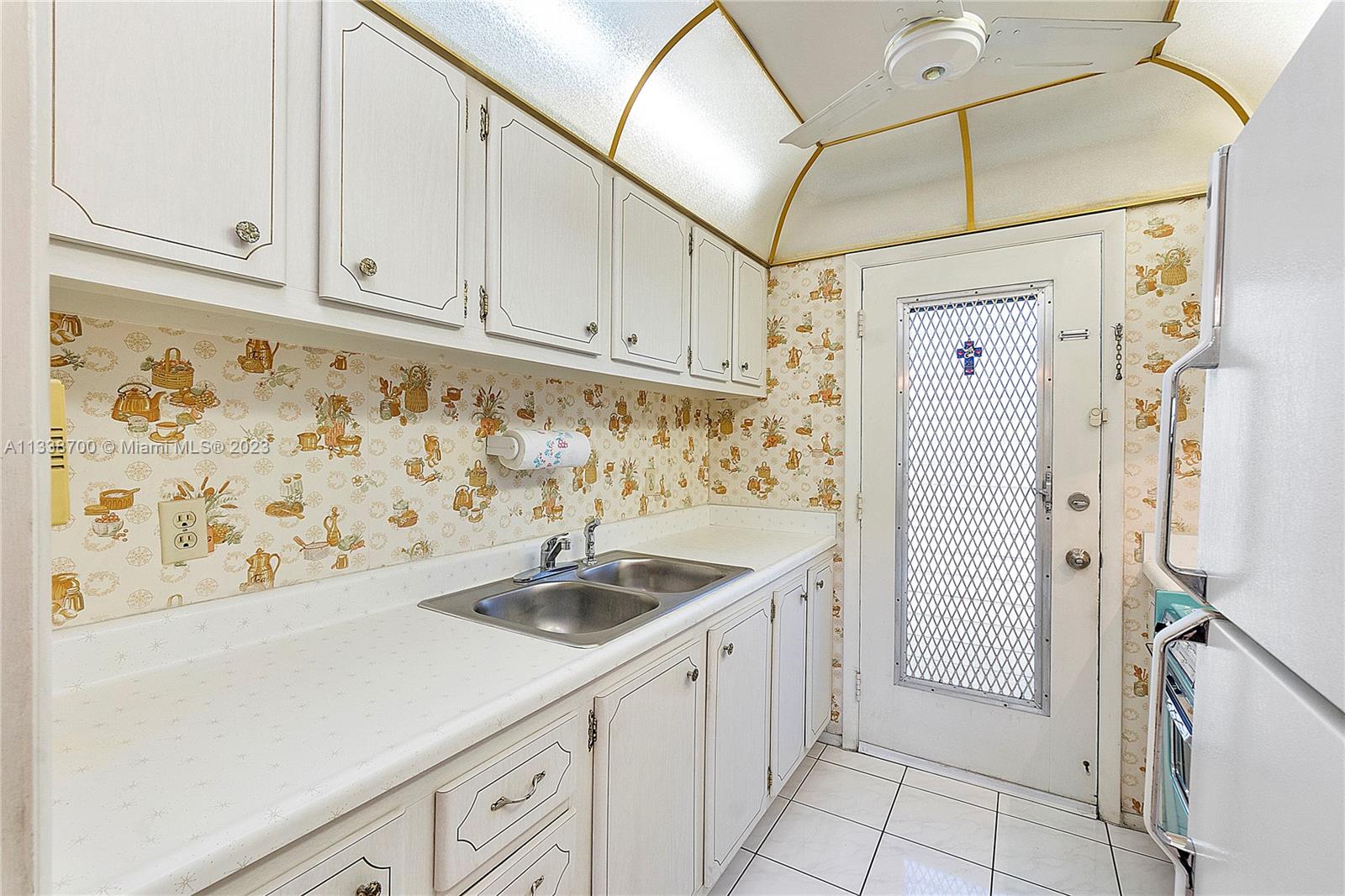 1450 E Sample Rd # 209