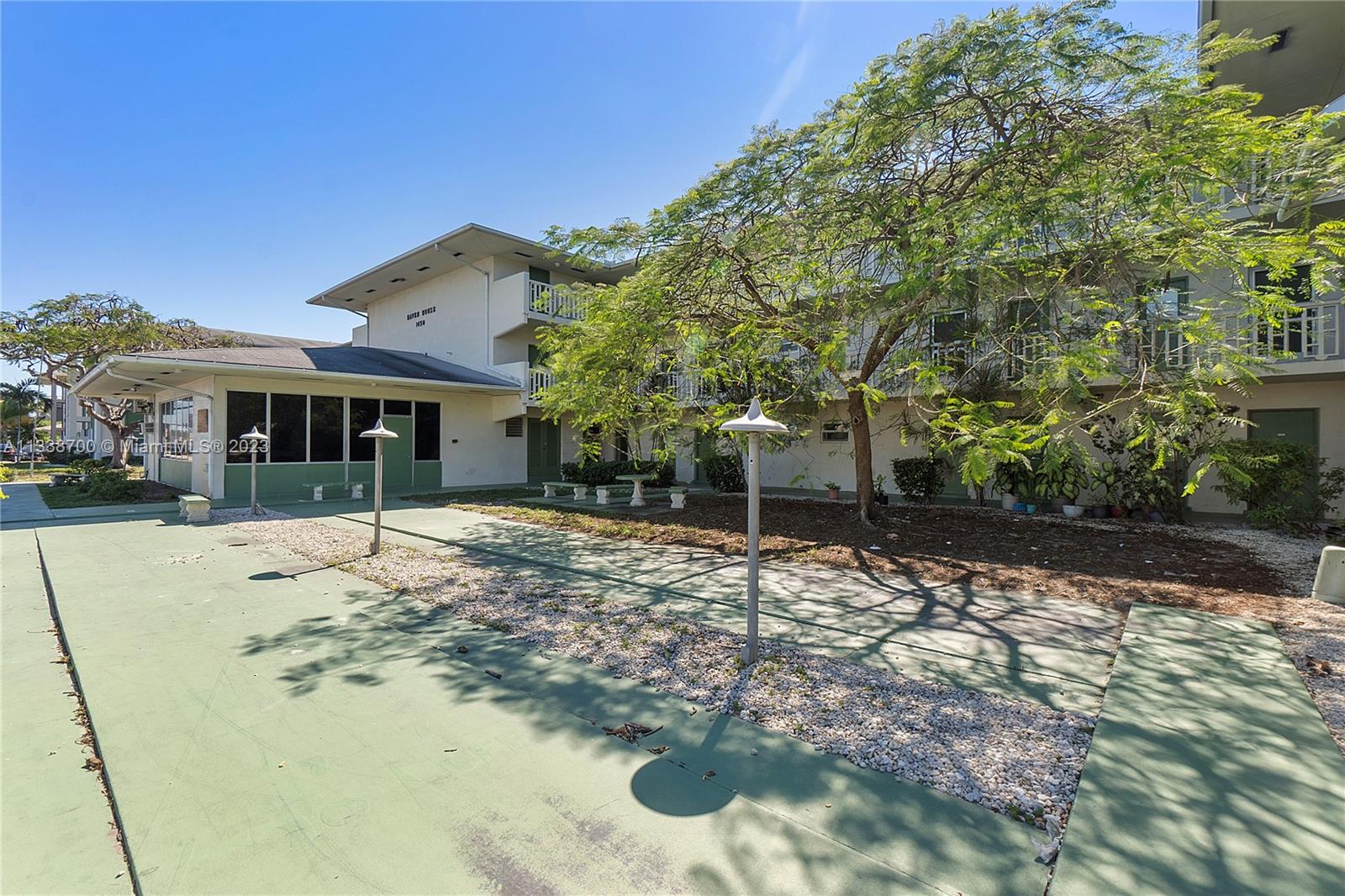 1450 E Sample Rd # 209