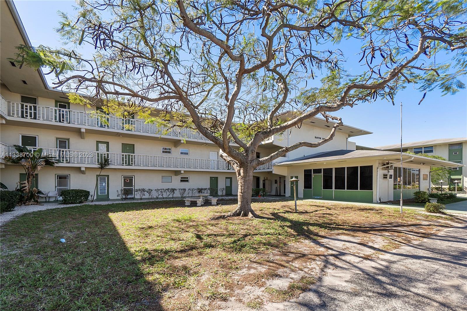 1450 E Sample Rd # 209