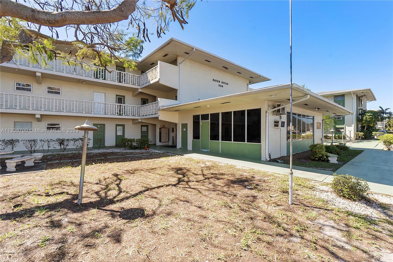 1450 E Sample Rd # 209