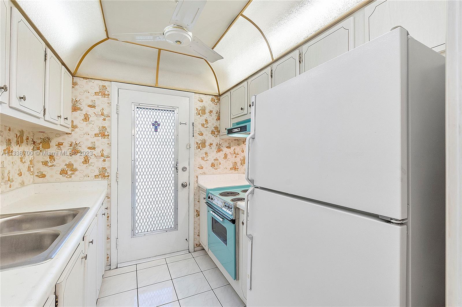 1450 E Sample Rd # 209