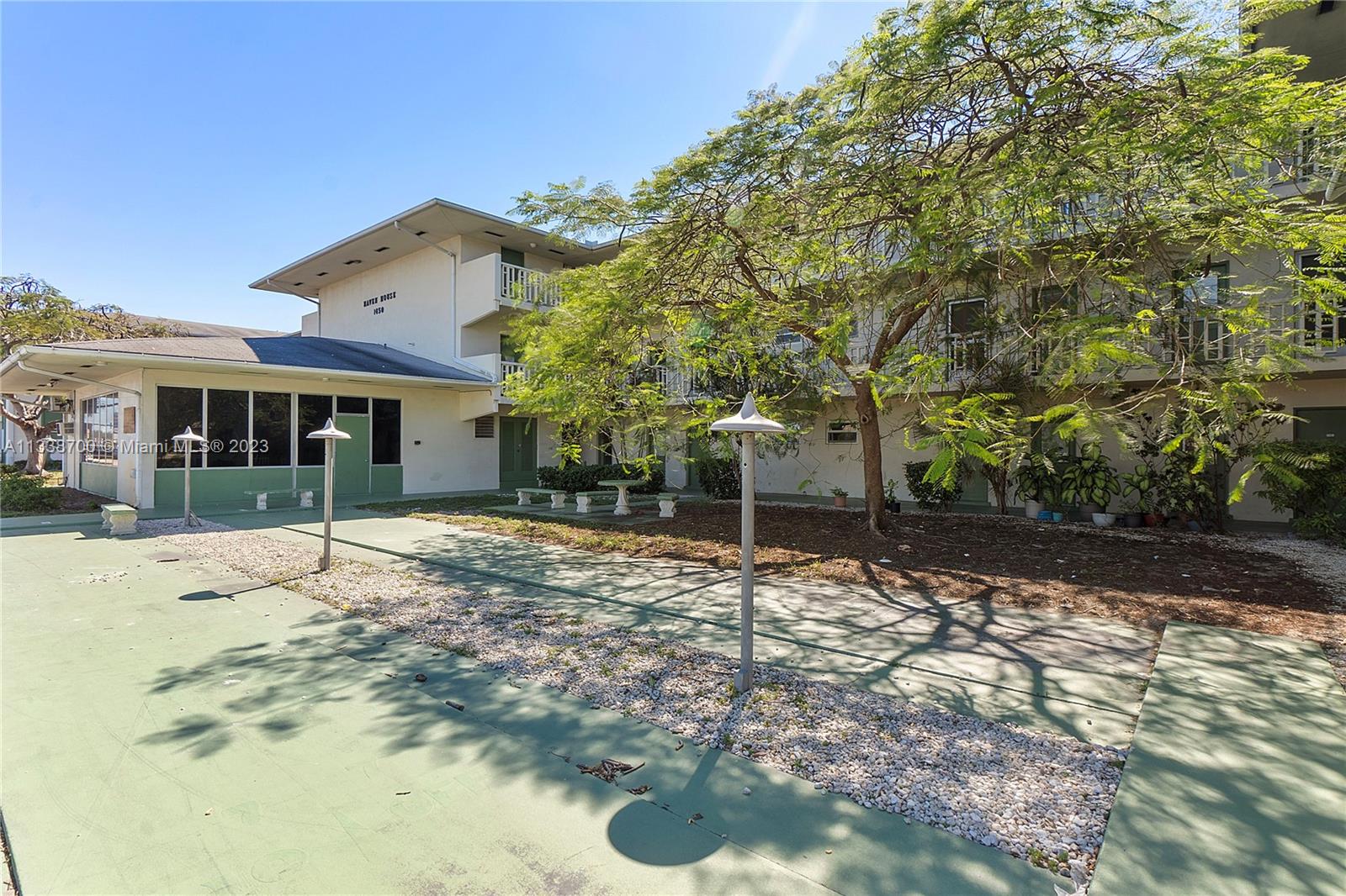 1450 E Sample Rd # 209