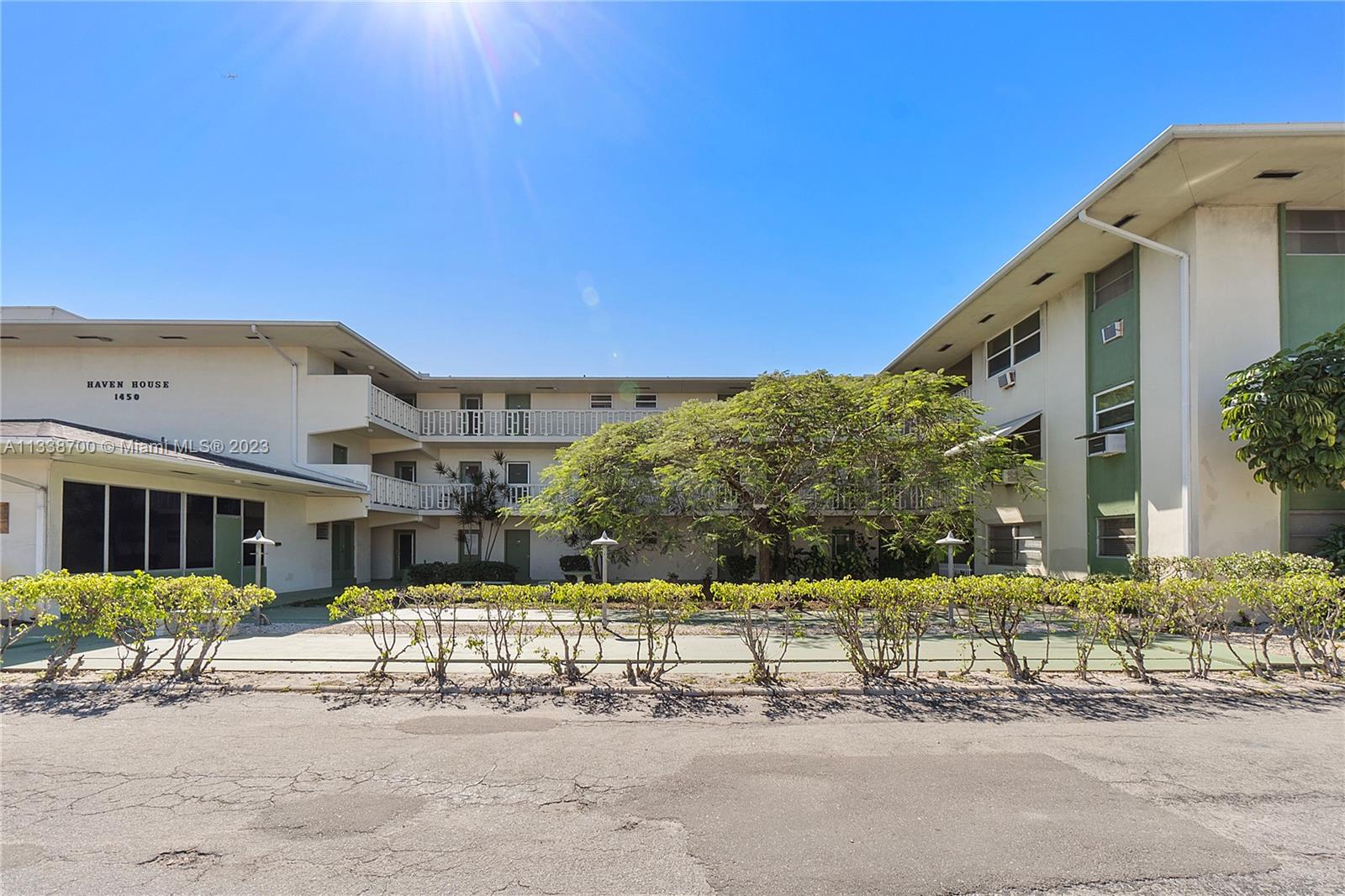 1450 E Sample Rd # 209