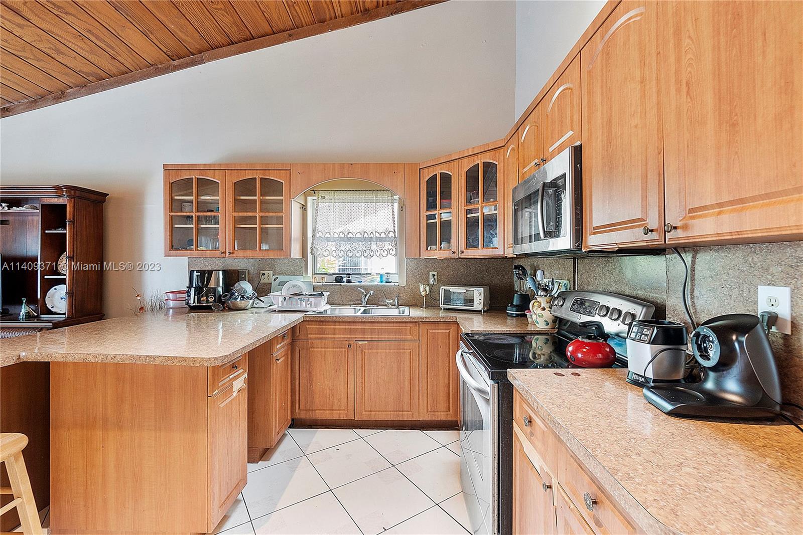 7310 NW 44th Ct