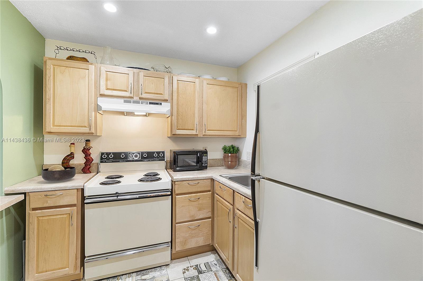 2950 W Sunrise Lakes Dr Unit: 307