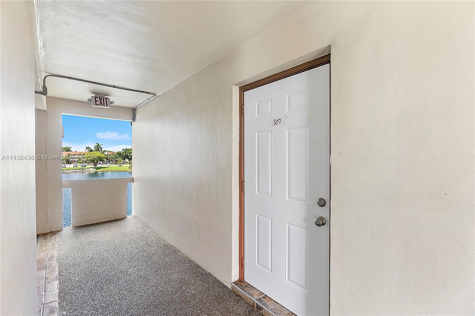2950 W Sunrise Lakes Dr Unit: 307