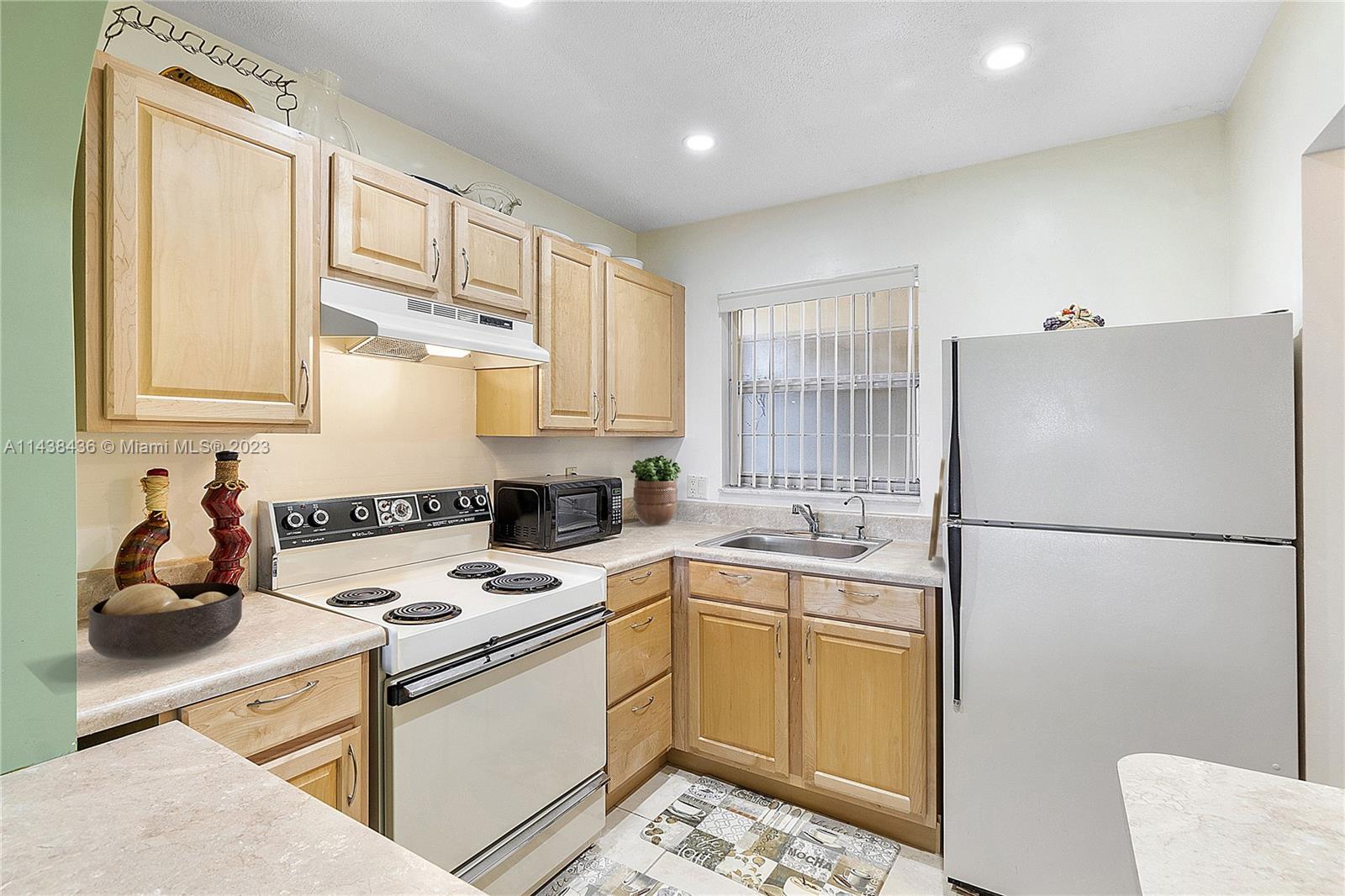 2950 W Sunrise Lakes Dr Unit: 307