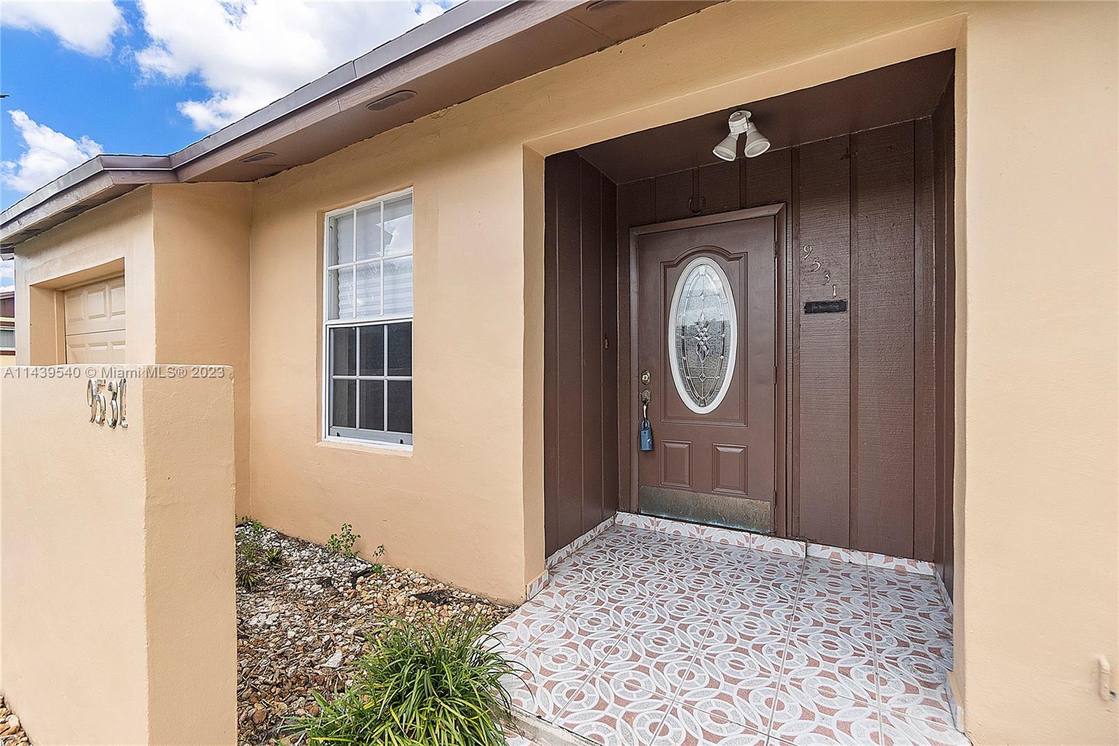 9531 W Fern Ln