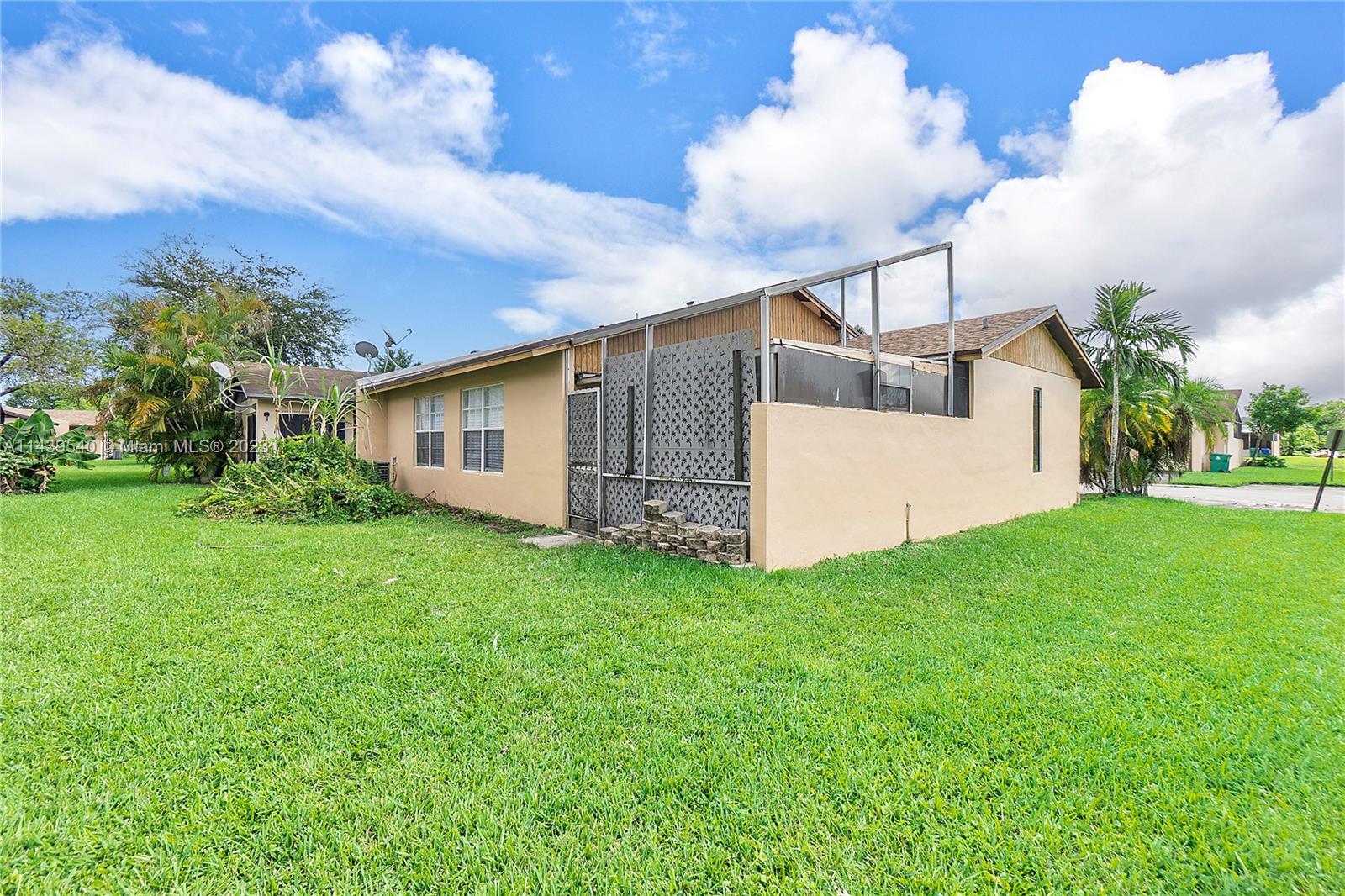 9531 W Fern Ln