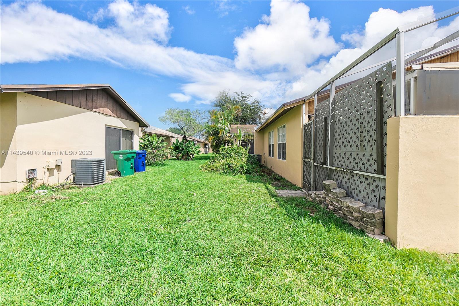 9531 W Fern Ln