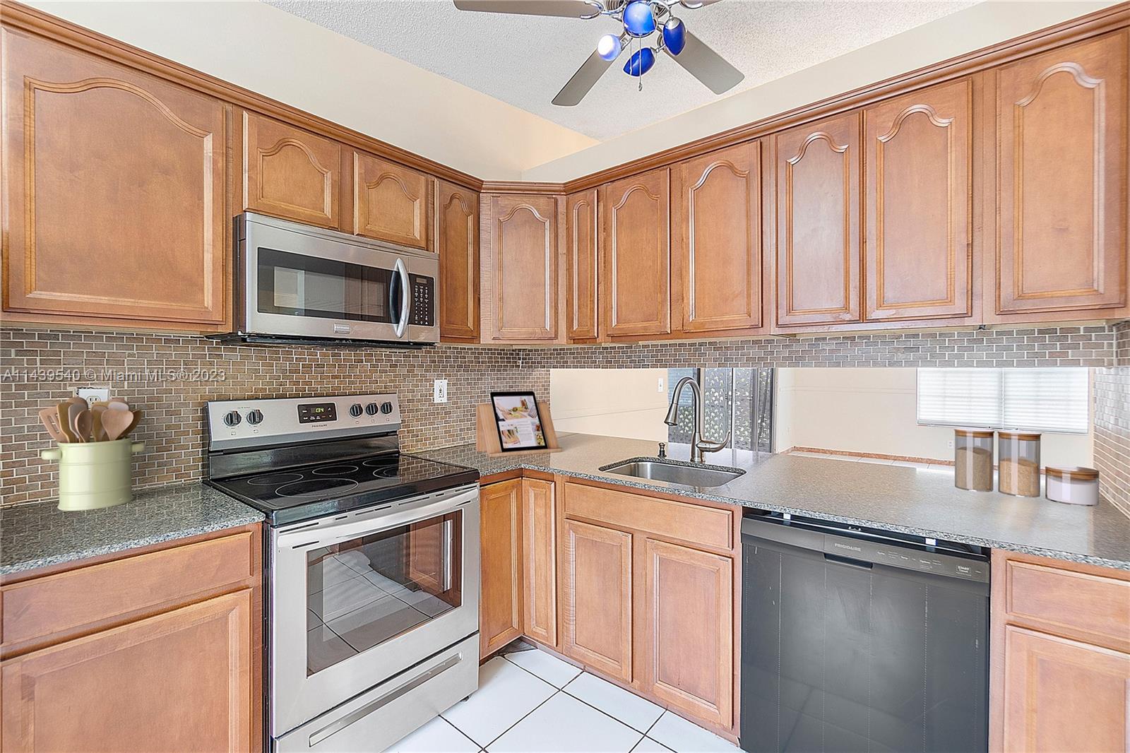9531 W Fern Ln