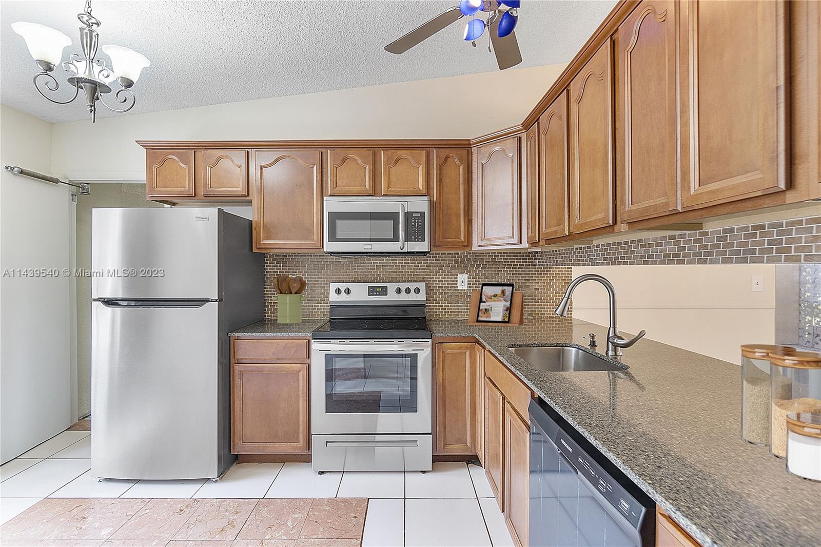9531 W Fern Ln