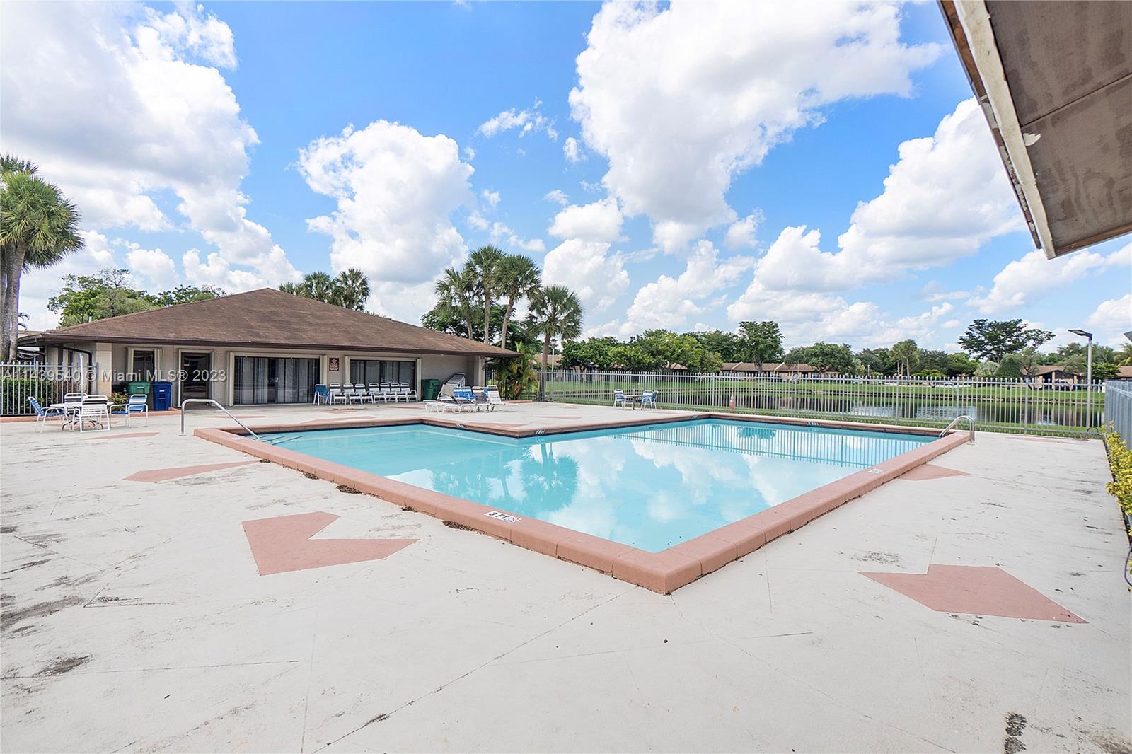 9531 W Fern Ln