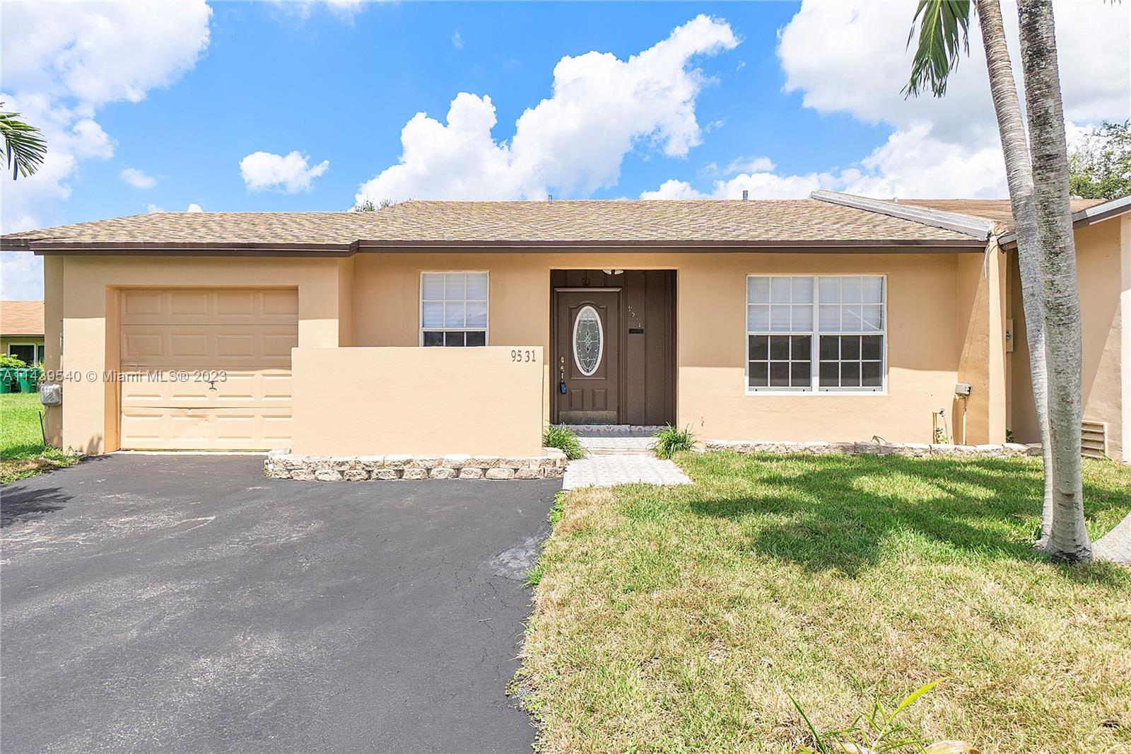 9531 W Fern Ln