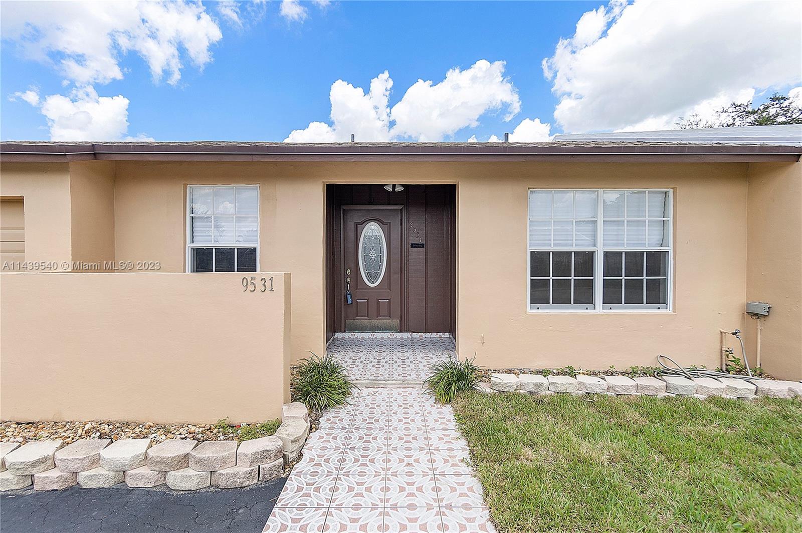 9531 W Fern Ln