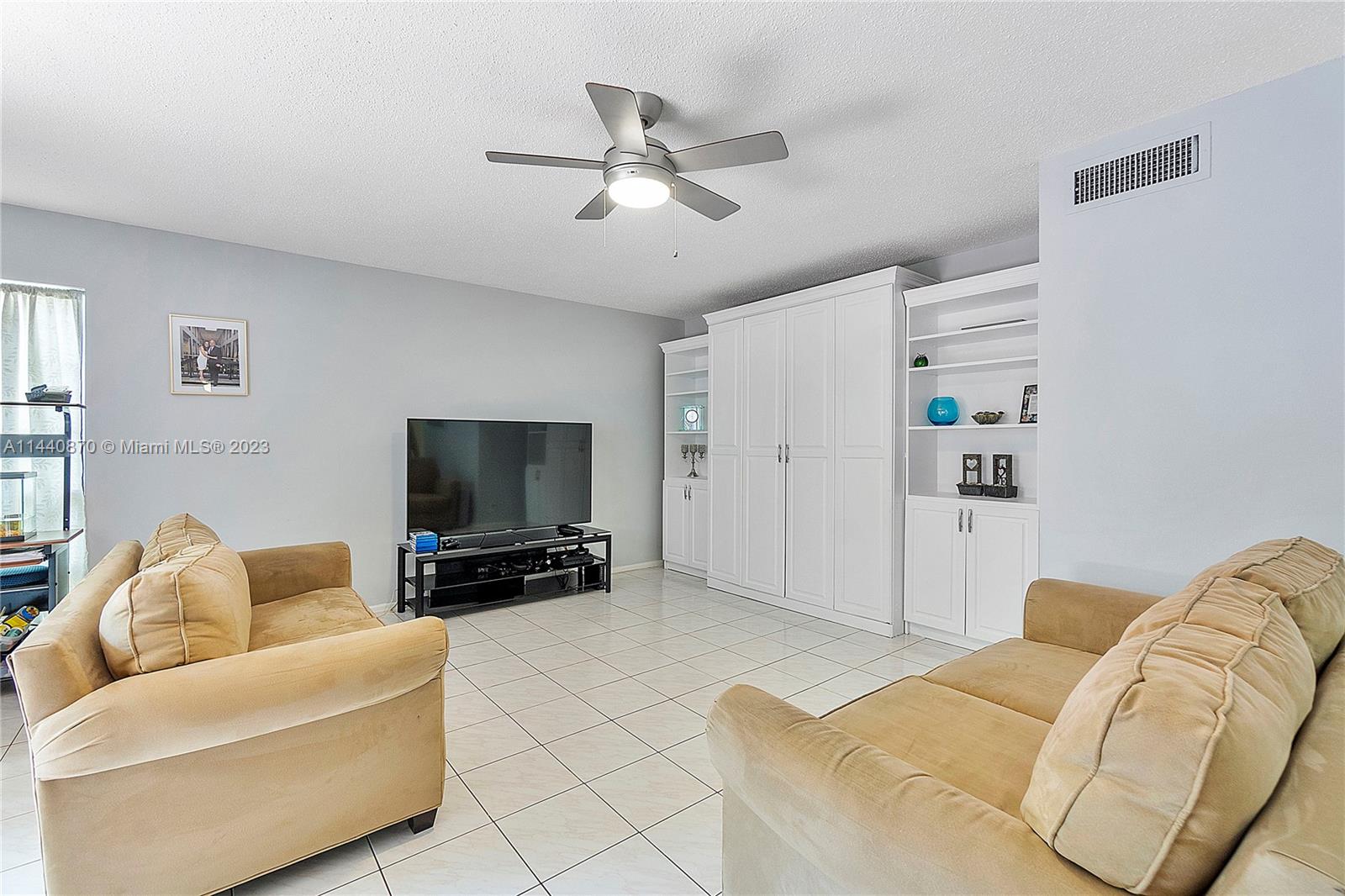 2 N Greenway Vlg N # 112