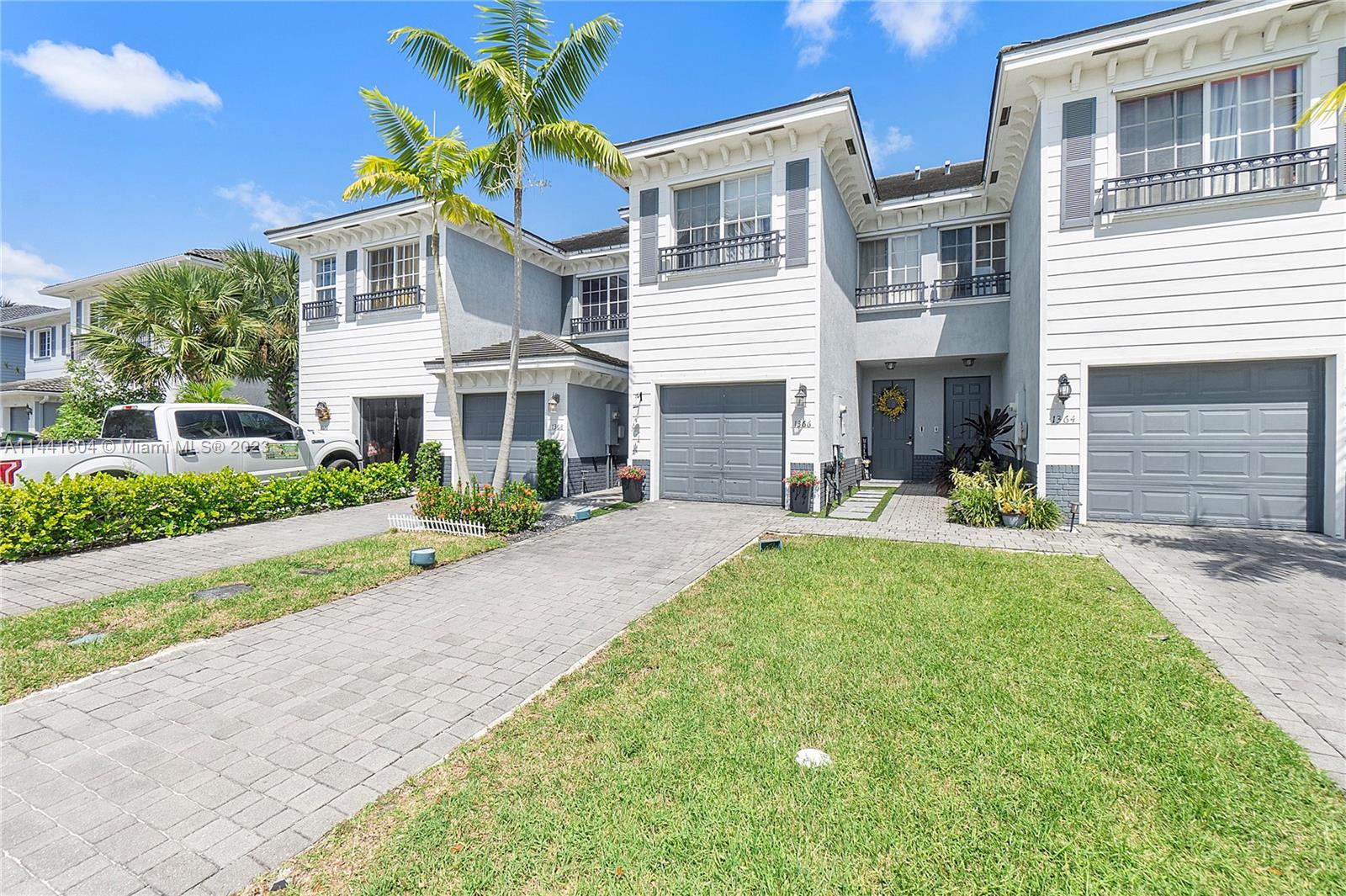 1366 NW 34th Way