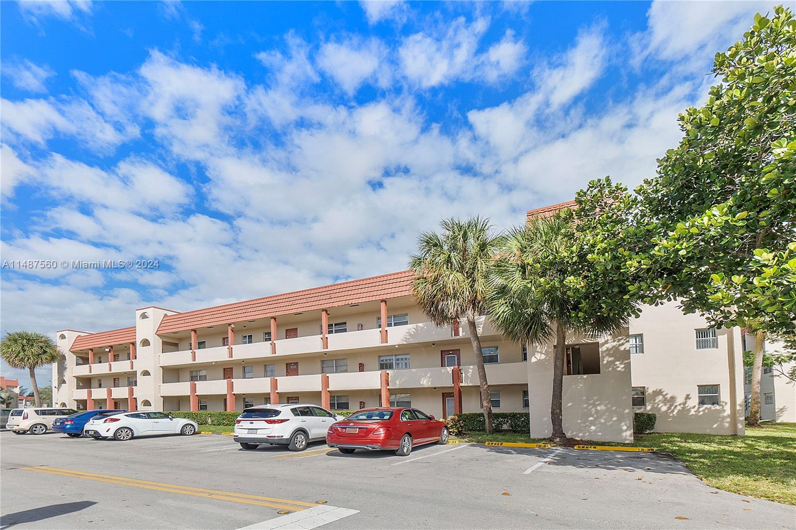 2871 E Sunrise Lakes Dr Unit: 211