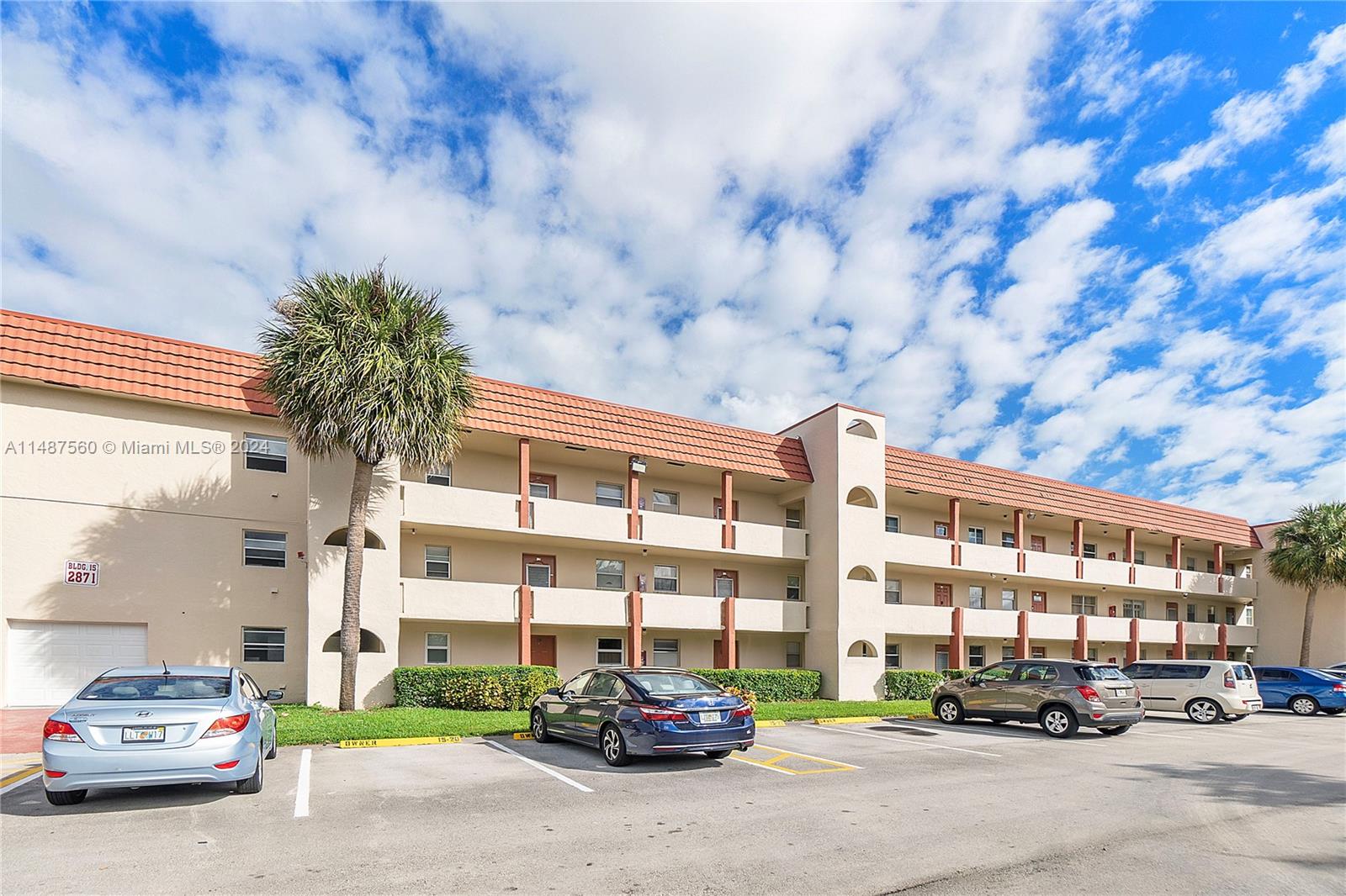 2871 E Sunrise Lakes Dr Unit: 211