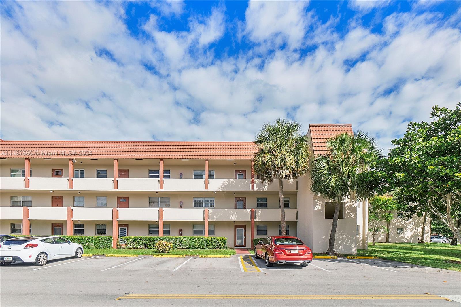 2871 E Sunrise Lakes Dr Unit: 211