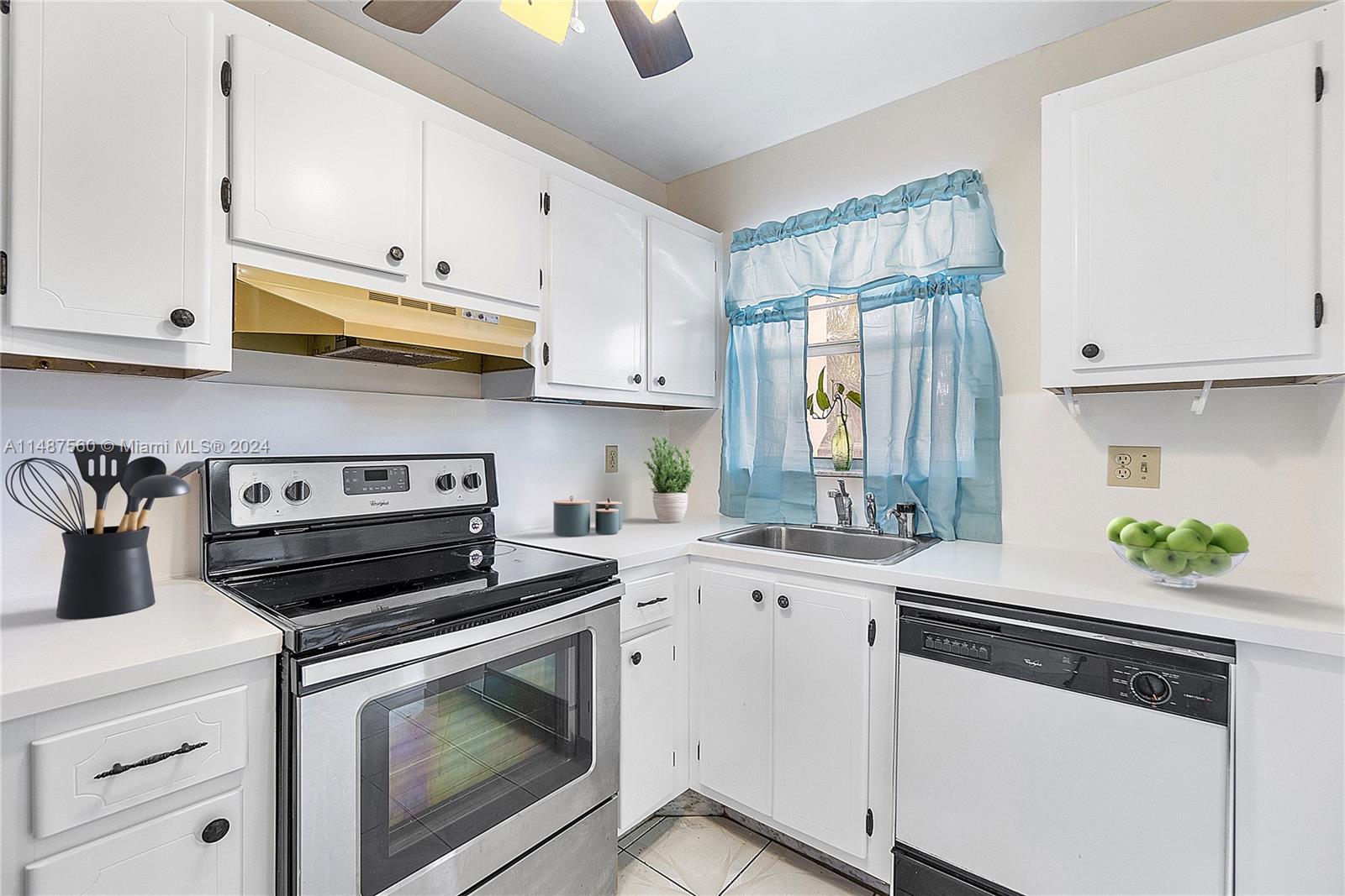 2871 E Sunrise Lakes Dr Unit: 211