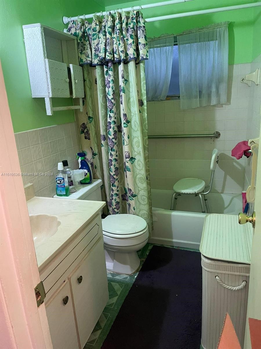 1770 NW 35th Way